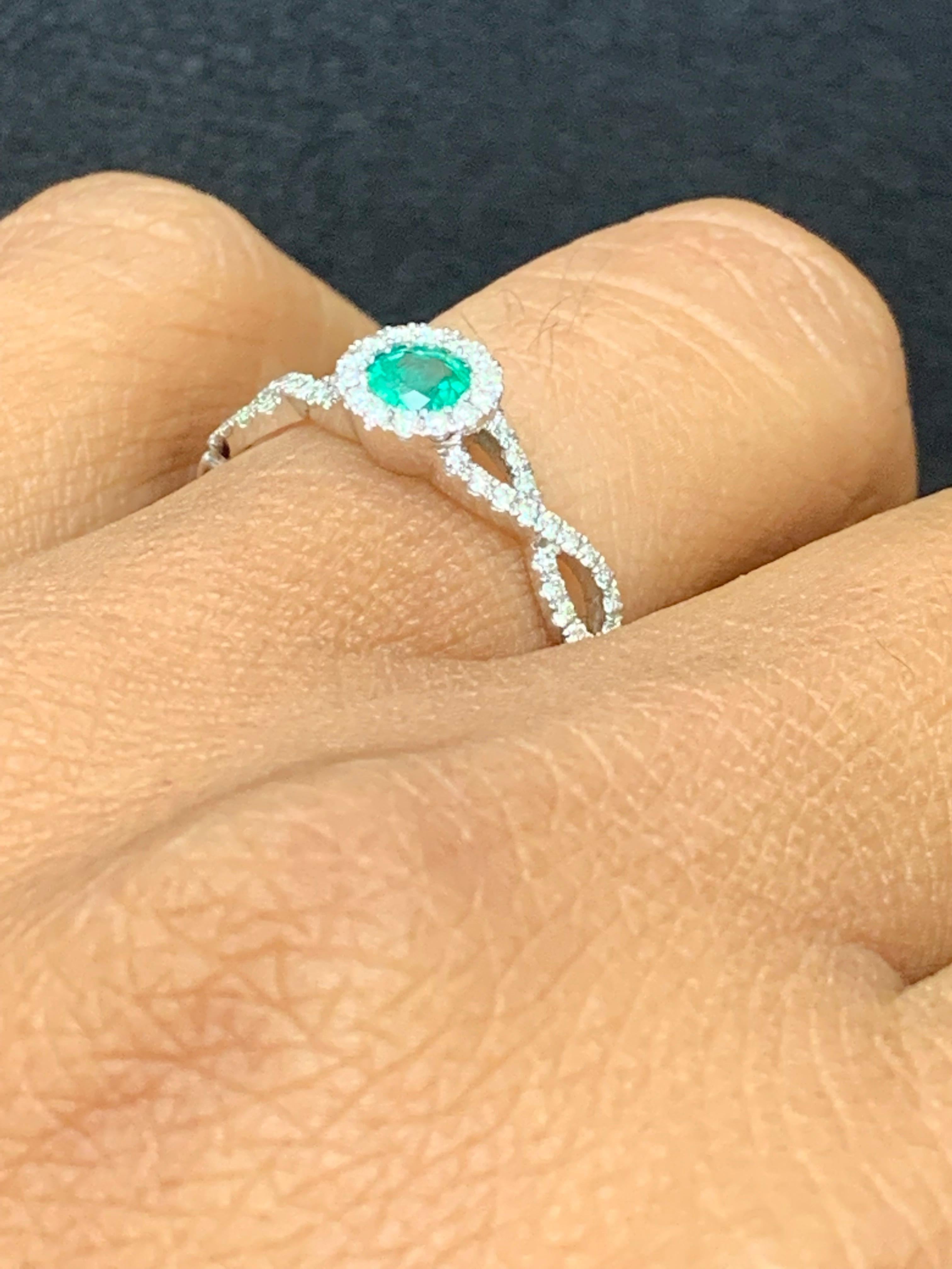 Round Cut 0.25 Carat Round Emerald Fashion Ring in 14K White Gold For Sale