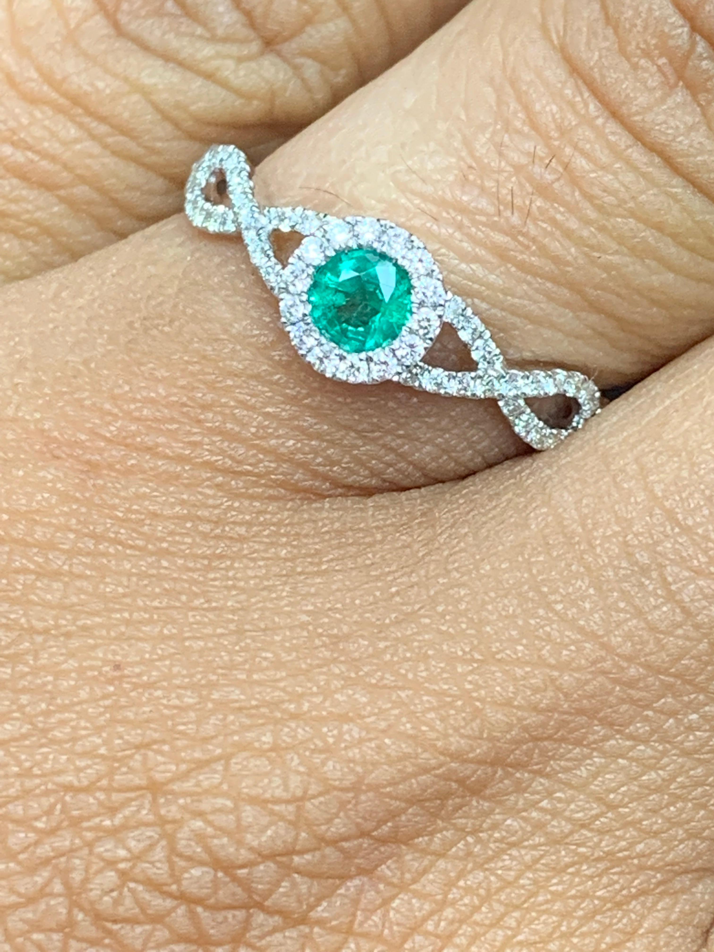 0.25 Carat Round Emerald Fashion Ring in 14K White Gold For Sale 1
