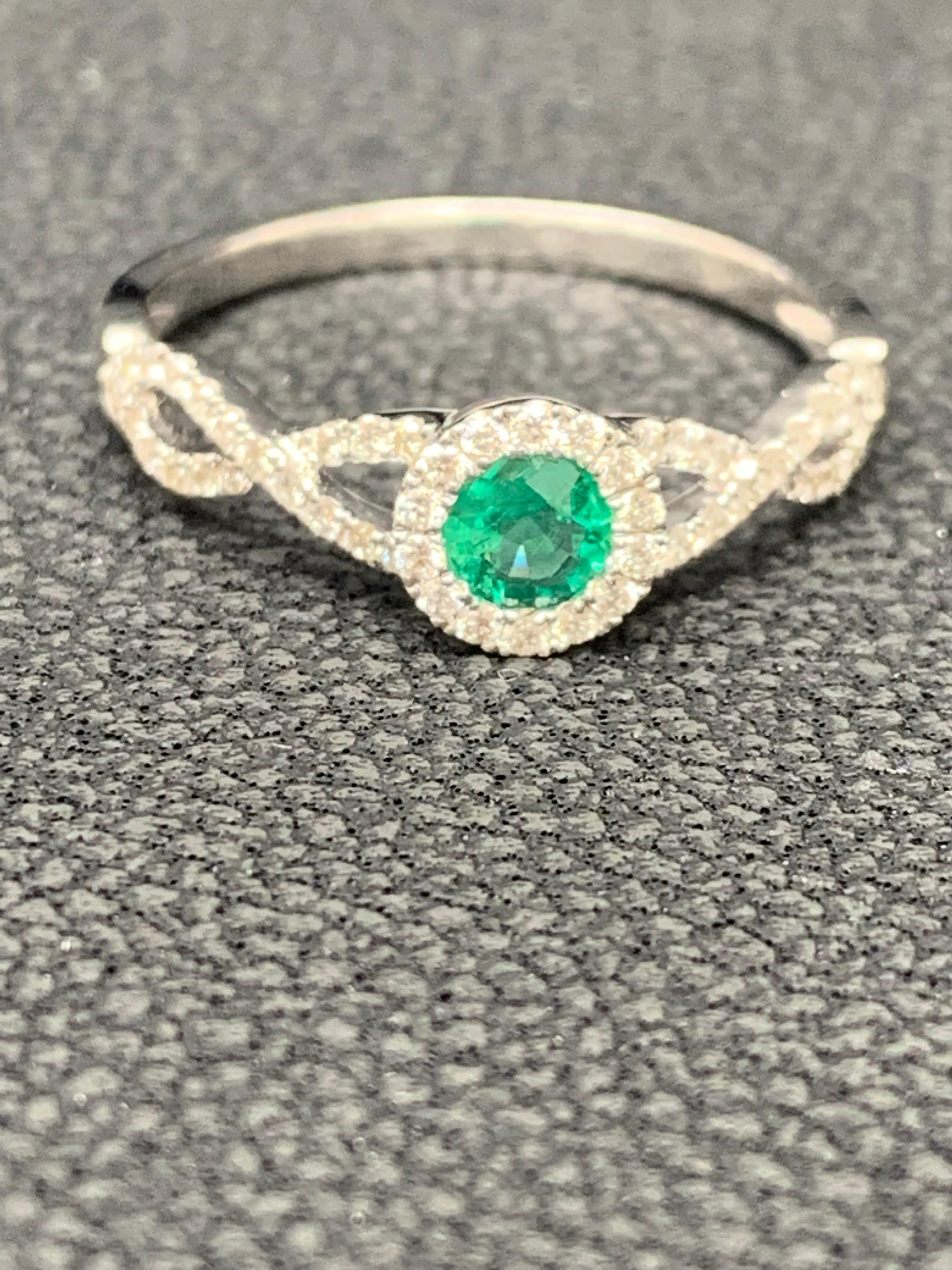 0.25 Carat Round Emerald Fashion Ring in 14K White Gold For Sale 3