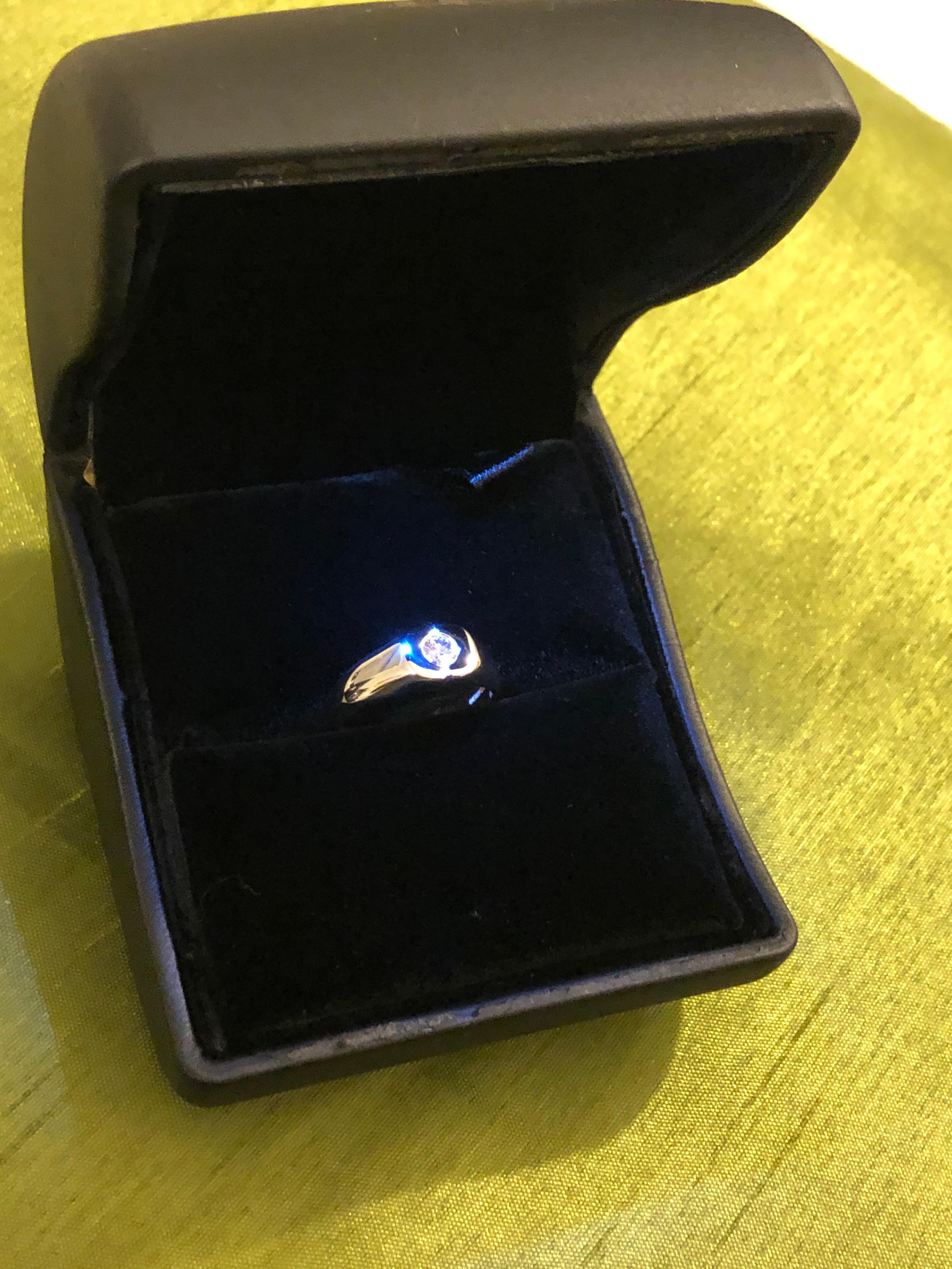 0.25 Carat Round White Diamond 18 Kt White Gold Men's Signet Gentleman Ring For Sale 5