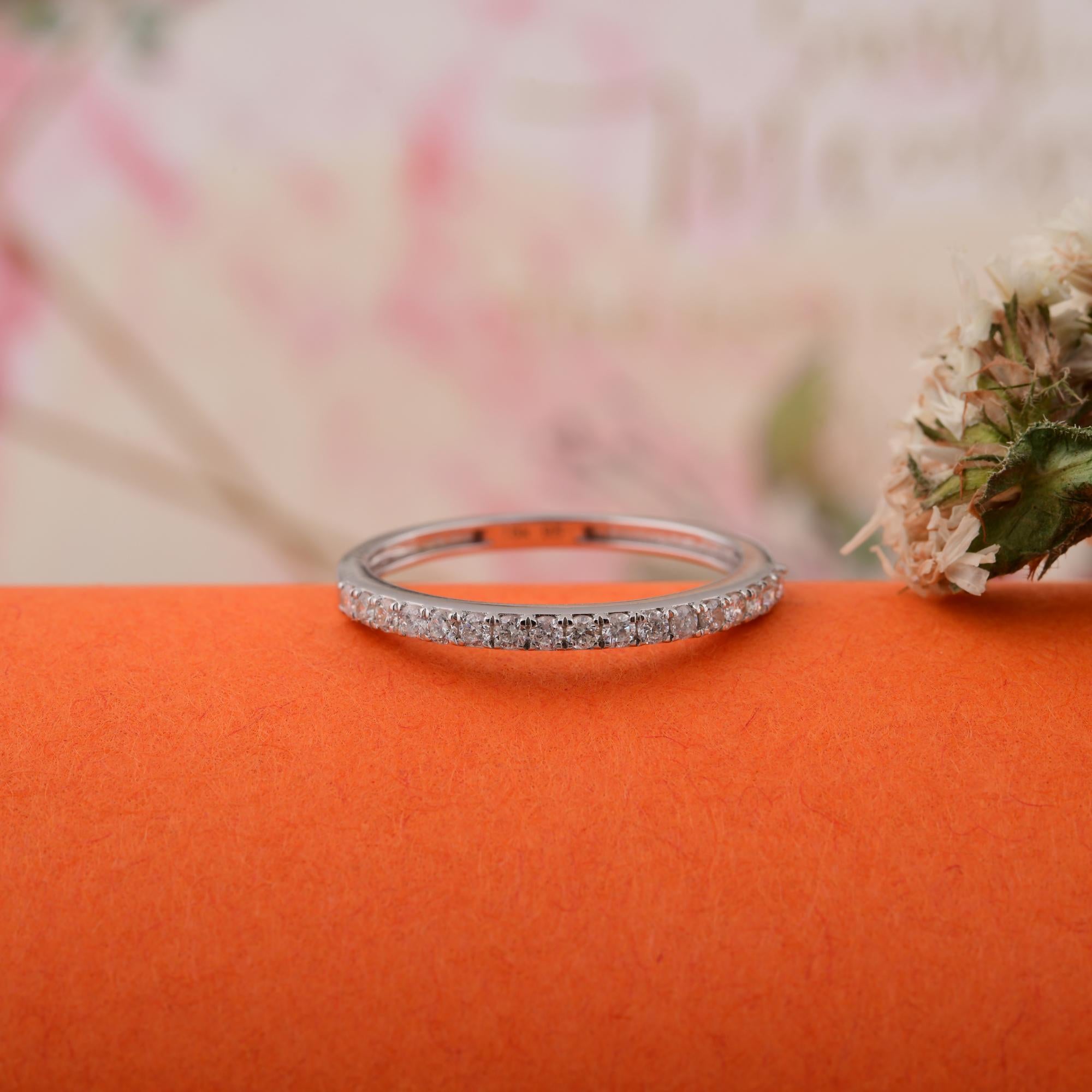 Taille ronde 0.25 Carat SI Clarity HI Color Diamond Half Eternity Band Ring 14k White Gold en vente