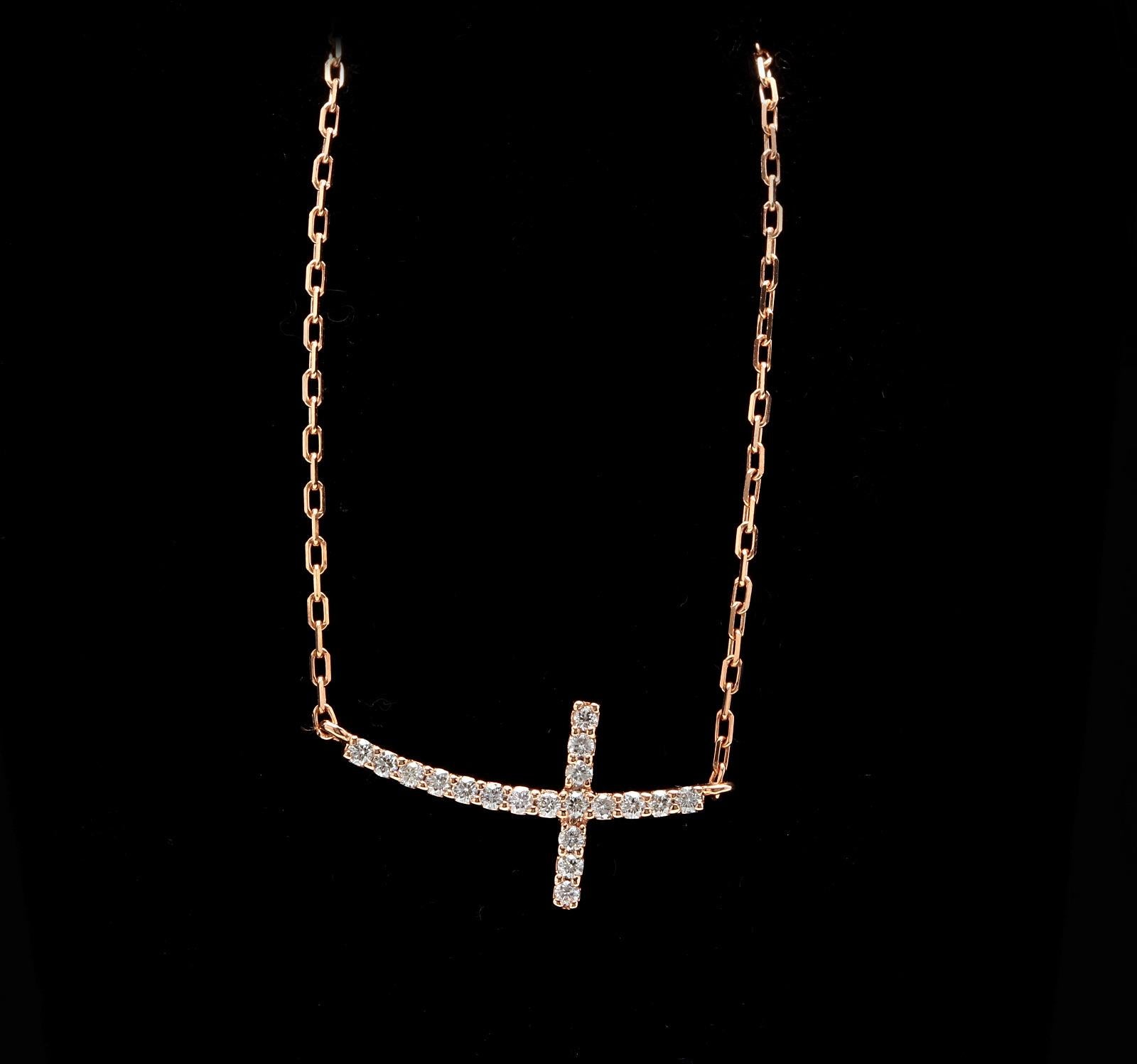 Round Cut 0.25 Carat Stunning 14 Karat Solid Rose Gold Diamond Cross Necklace For Sale