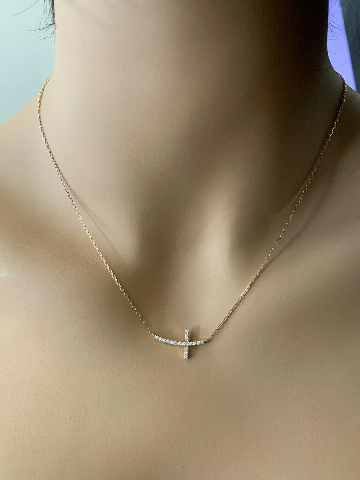 0.25 Carat Stunning 14 Karat Solid Rose Gold Diamond Cross Necklace In New Condition For Sale In Los Angeles, CA