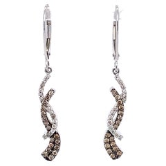 Boucles d'oreilles chandelier torsadées en or 14 carats avec diamants blancs et bruns de 0,25 carat