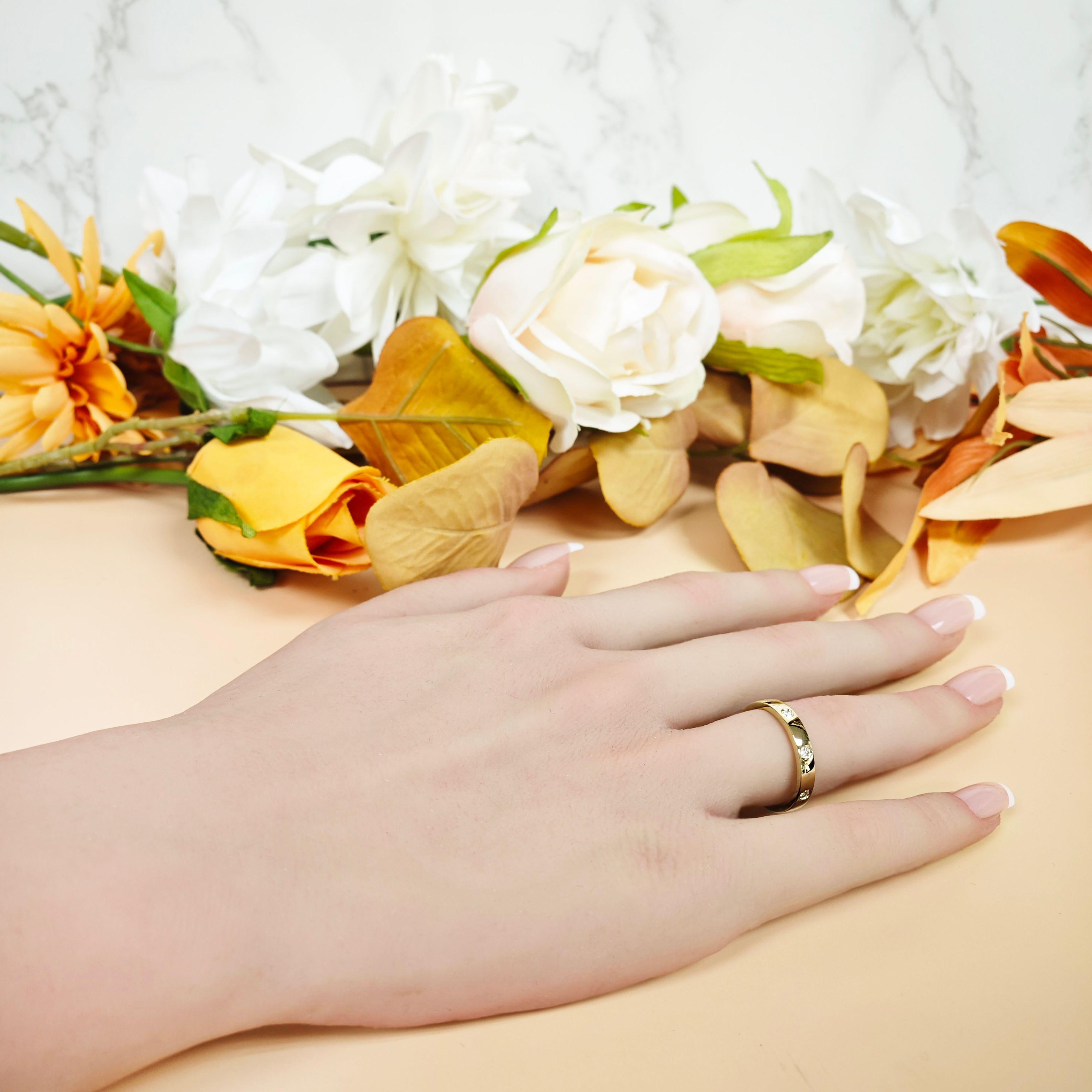 Bague d'éternité en or jaune avec diamant blanc de 0,25 carat Neuf - En vente à New York, NY