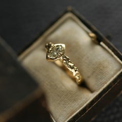 0.3 Carat Marquise Yellow Diamond Organic Engagement Ring (bague de fiançailles)