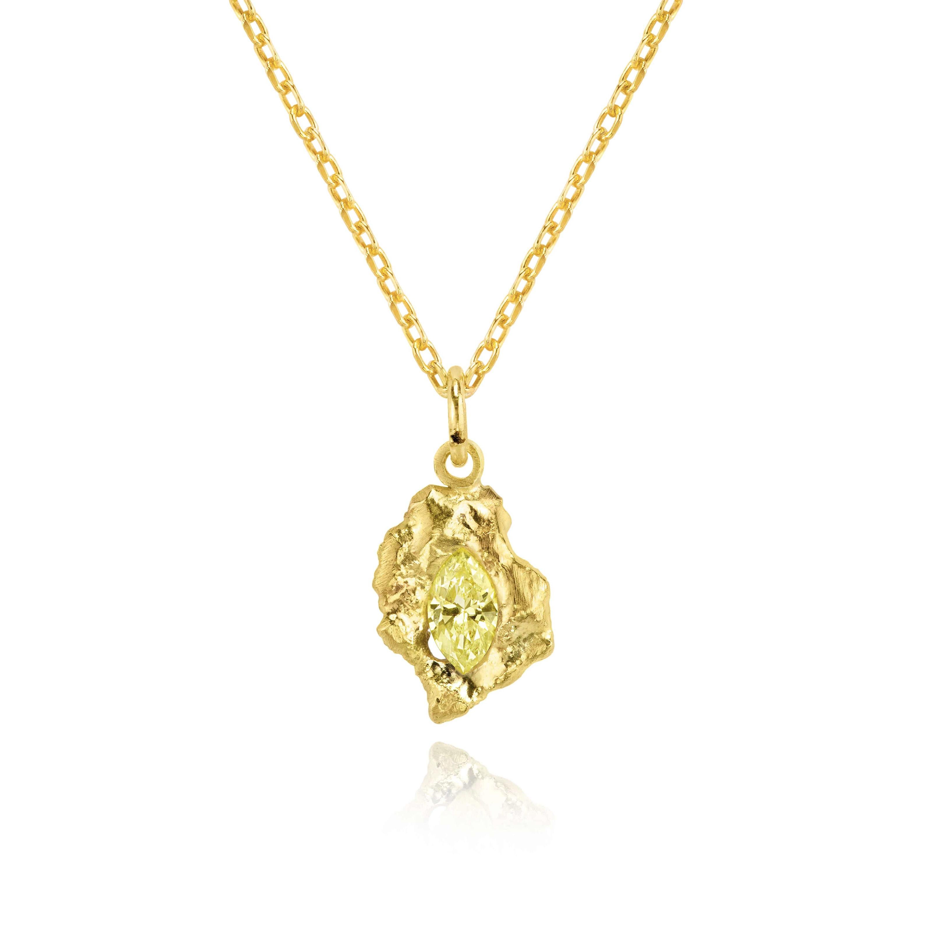 0.25 Carat Yellow Marquise Cut Diamond Gold Engagement Ring For Sale 3