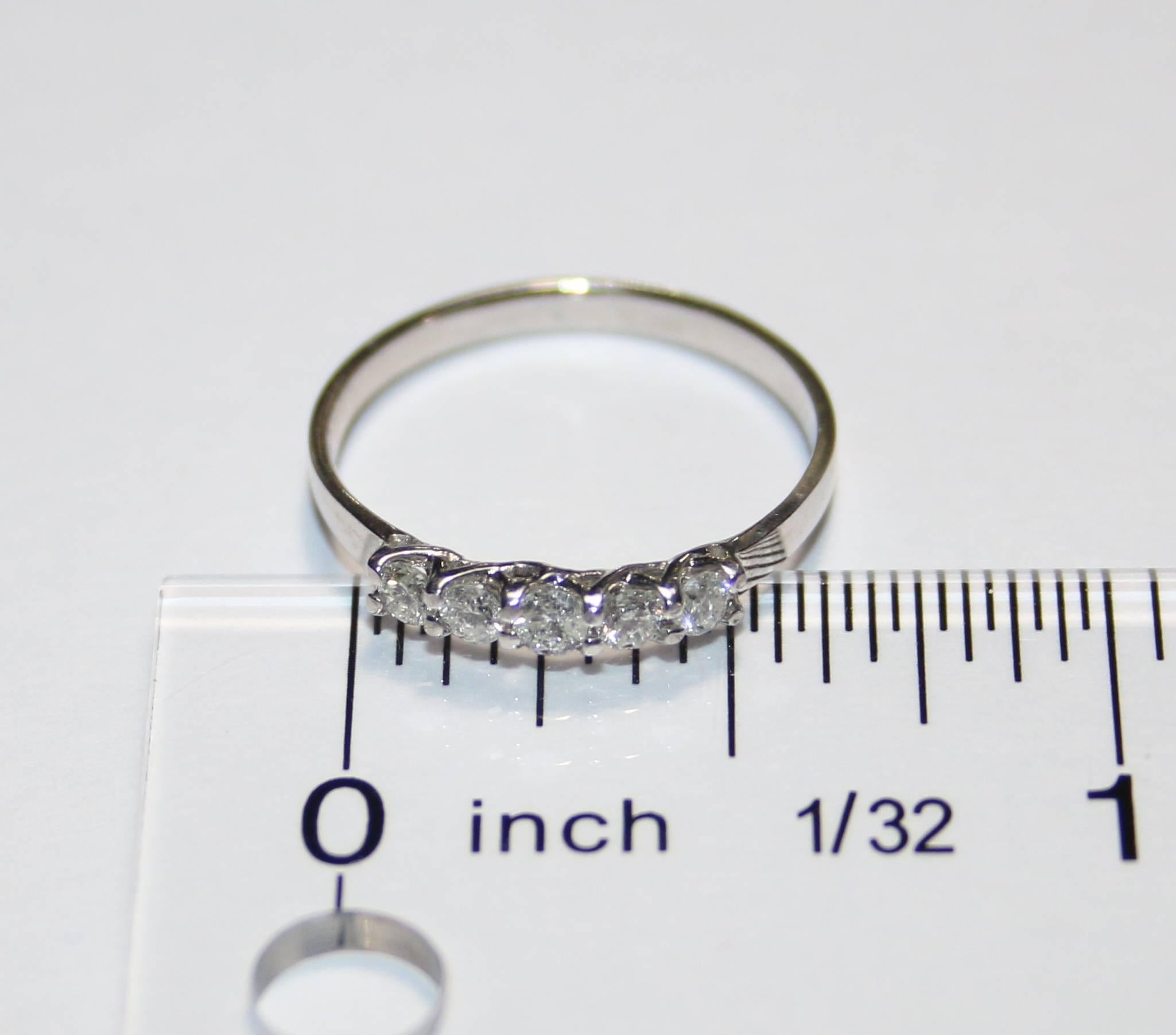 Round Cut 0.25 Carat Diamond Five Stone Gold Band Ring For Sale