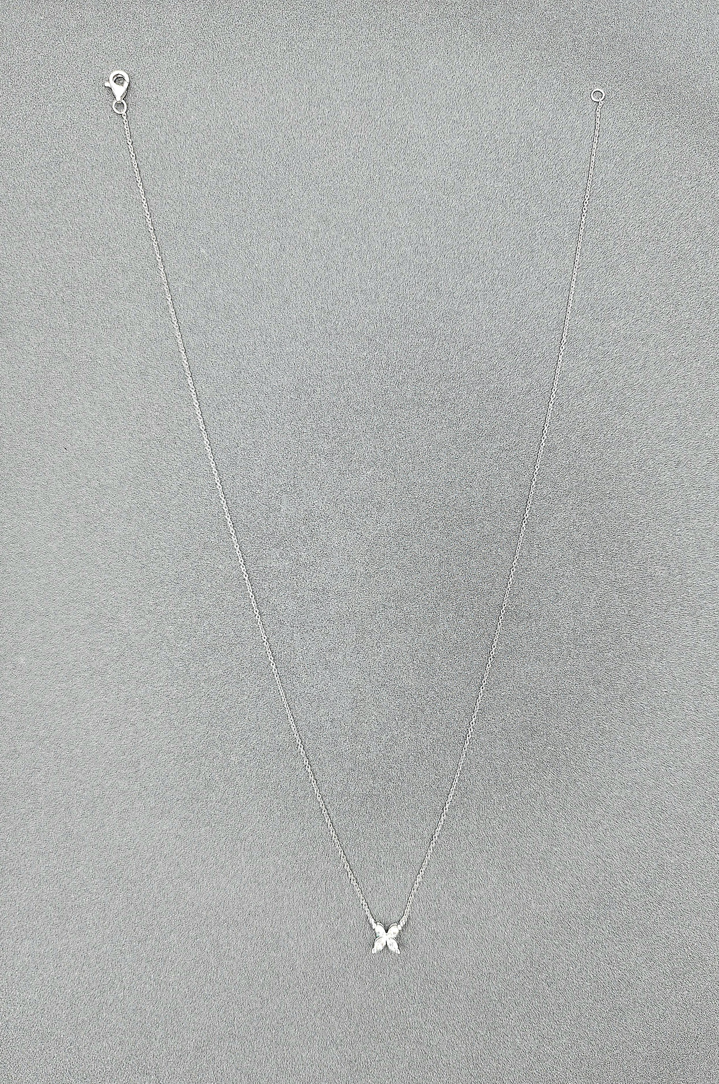Ciondolo con diamante a forma di fiore di 0,25 carati In condizioni Nuovo in vendita a Chicago, IL