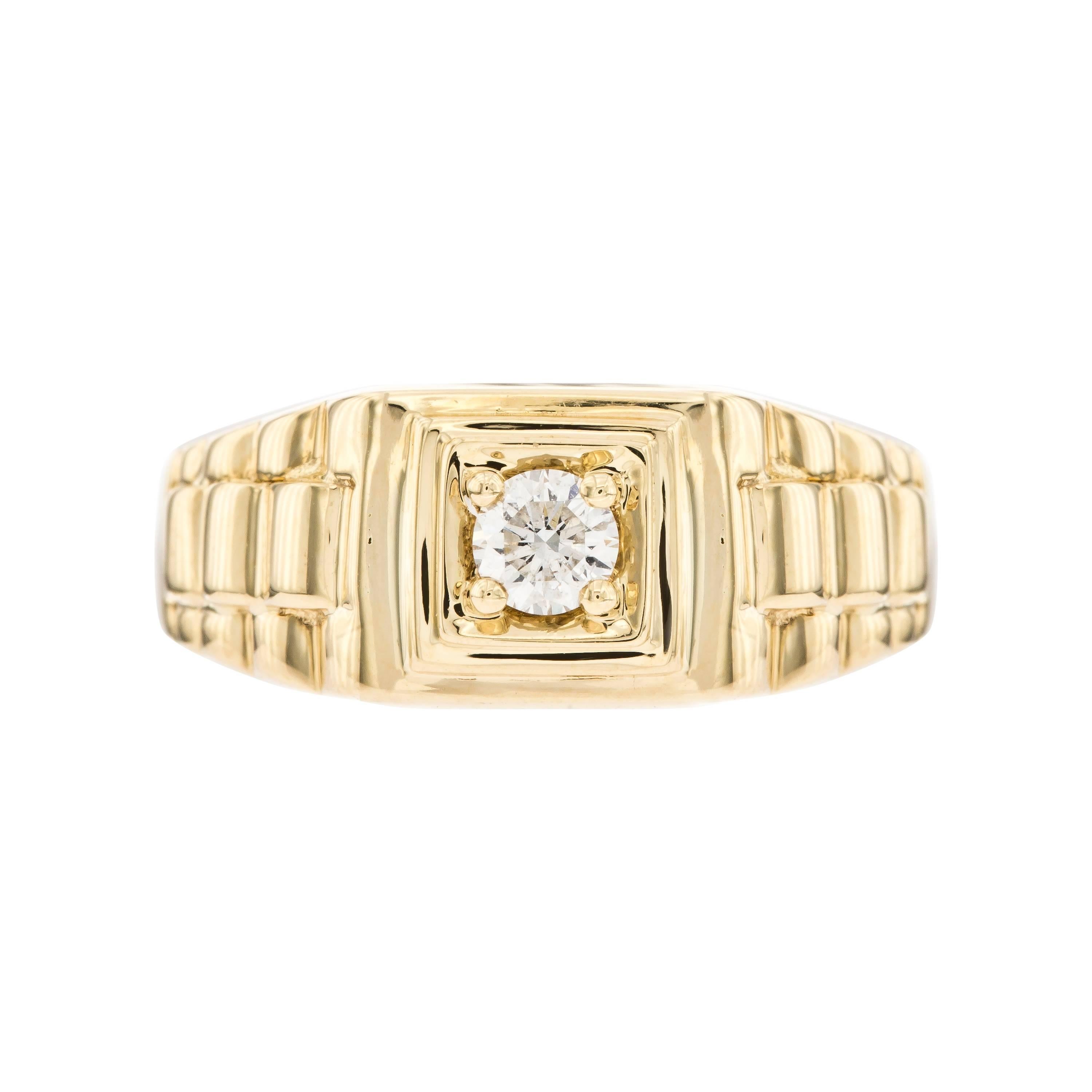 0.25 CT Round White Diamond 18 KT Yellow Gold Solitaire Gents Signet Ring