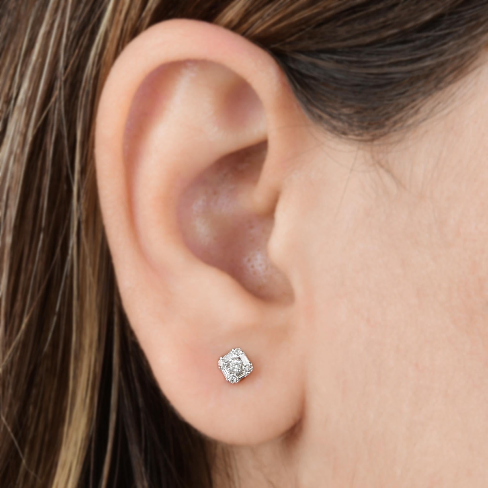 Moderne Boucles d'oreilles en or blanc 10 carats avec diamants ronds baguette SI/HI de 0,25 Ct en vente