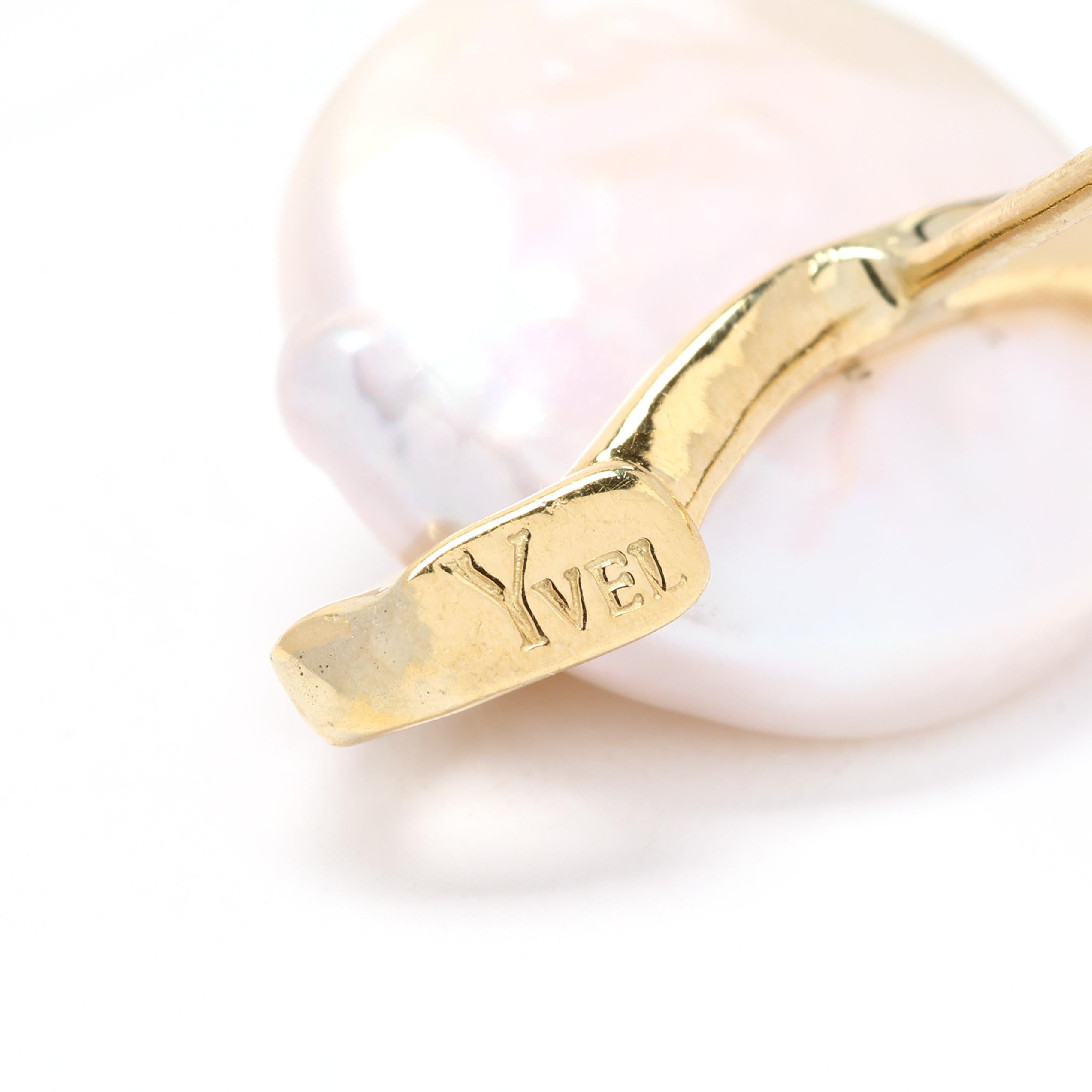 Taille ronde Boucles d'oreilles en or jaune 18 carats, perles et diamants 0,25 carat  en vente