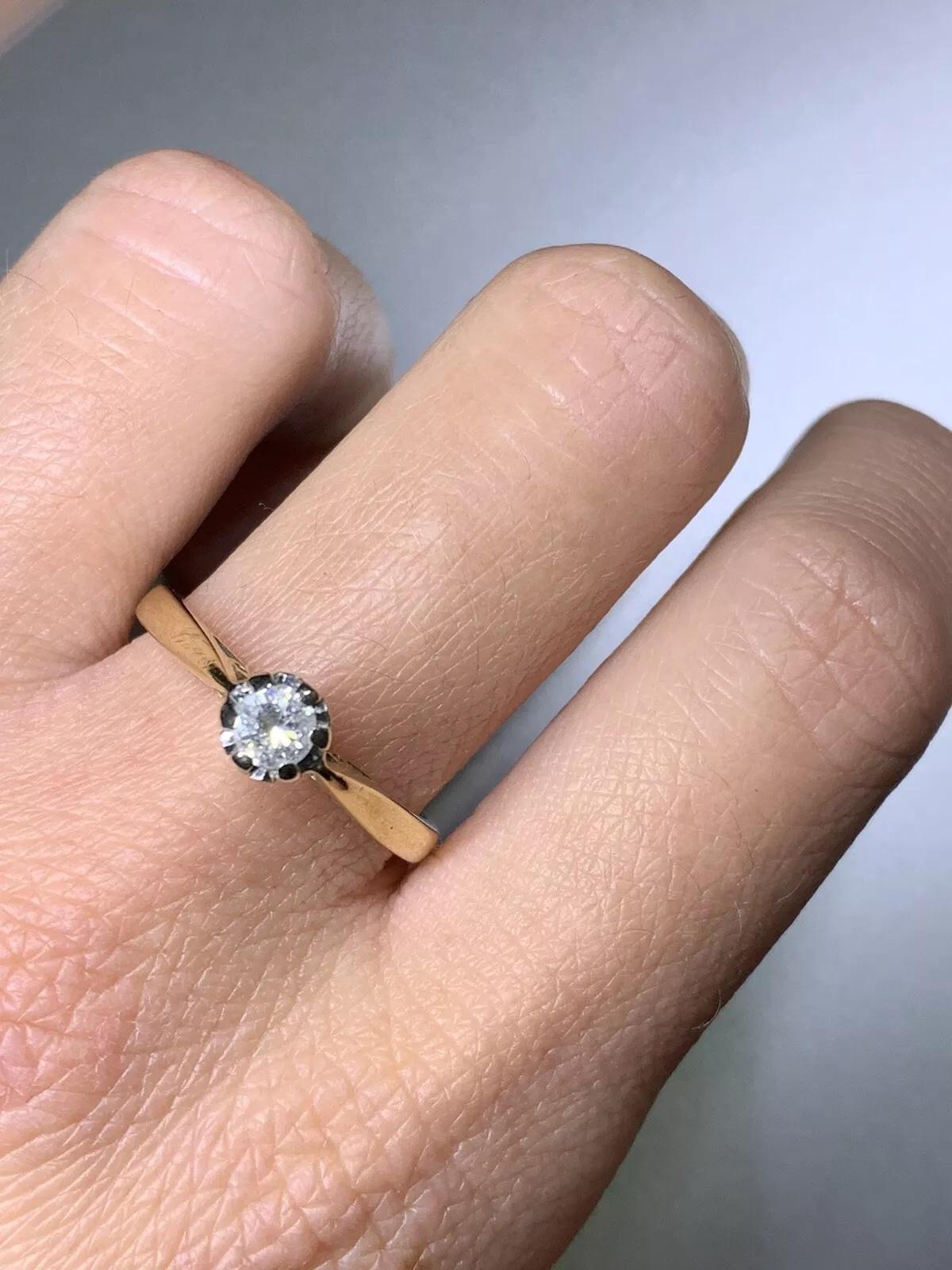 Round Cut 0.25ct Diamond Antique Solitaire Engagement Ring 9ct Yellow Gold For Sale