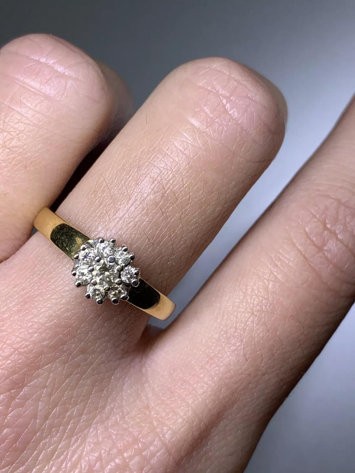 Bague de fiançailles solitaire massive en or jaune 18 carats avec diamants 0,25 carat Neuf - En vente à London, GB