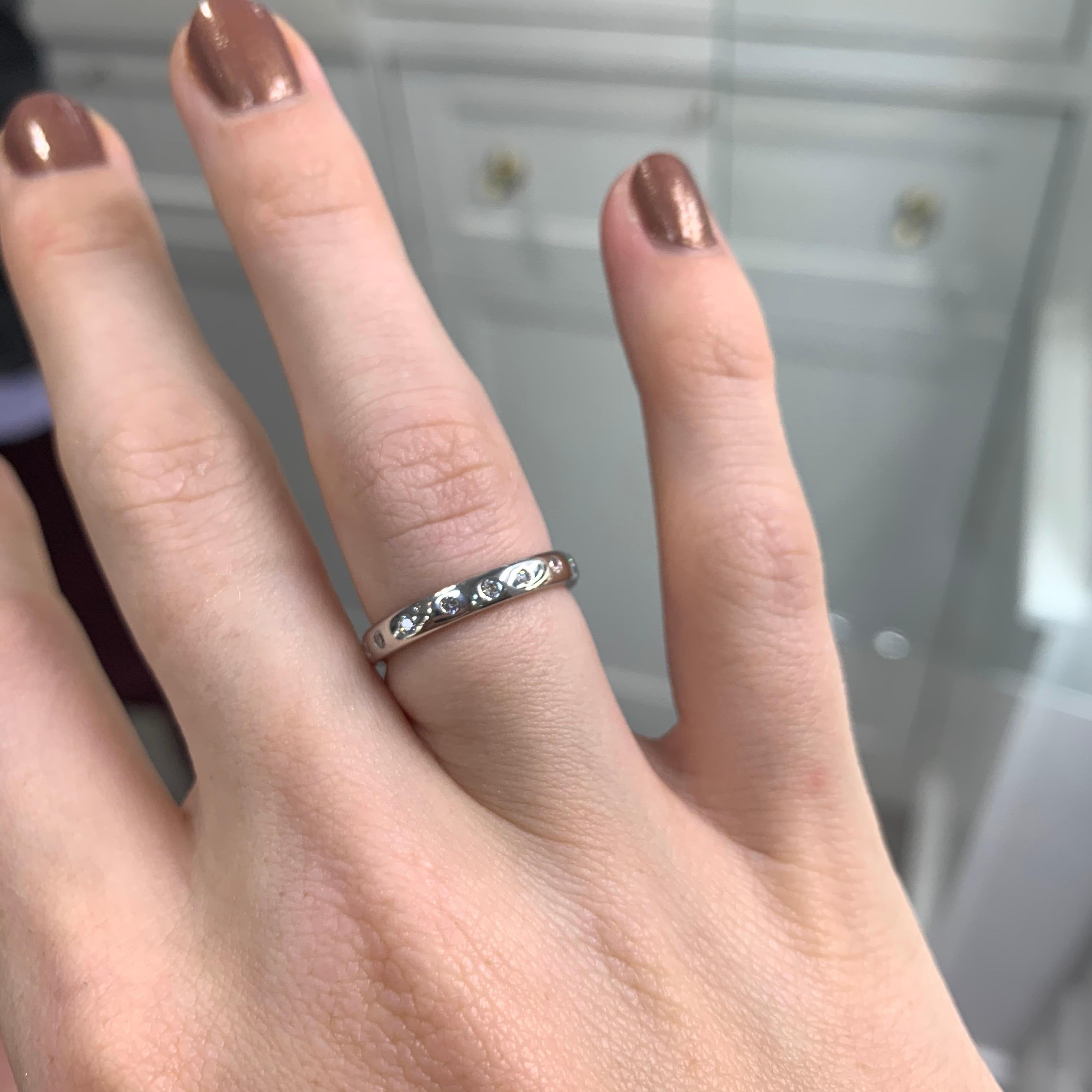 da uomo o donna Anello a eternità completa con diamante da 0,25 carati in oro bianco da 18 carati in vendita