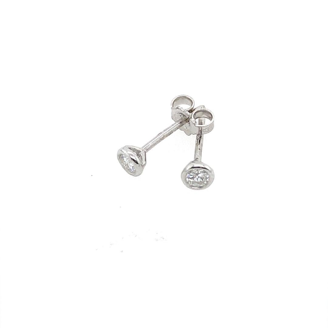 18ct White Gold Rubover Earring Set With 0.25ct Diamond

A timeless pair of earrings set 18ct White Gold with one round brilliant-cut Diamond at each earring. The total weight of the pair is 0.25 carat. The earrings are set on a rubover