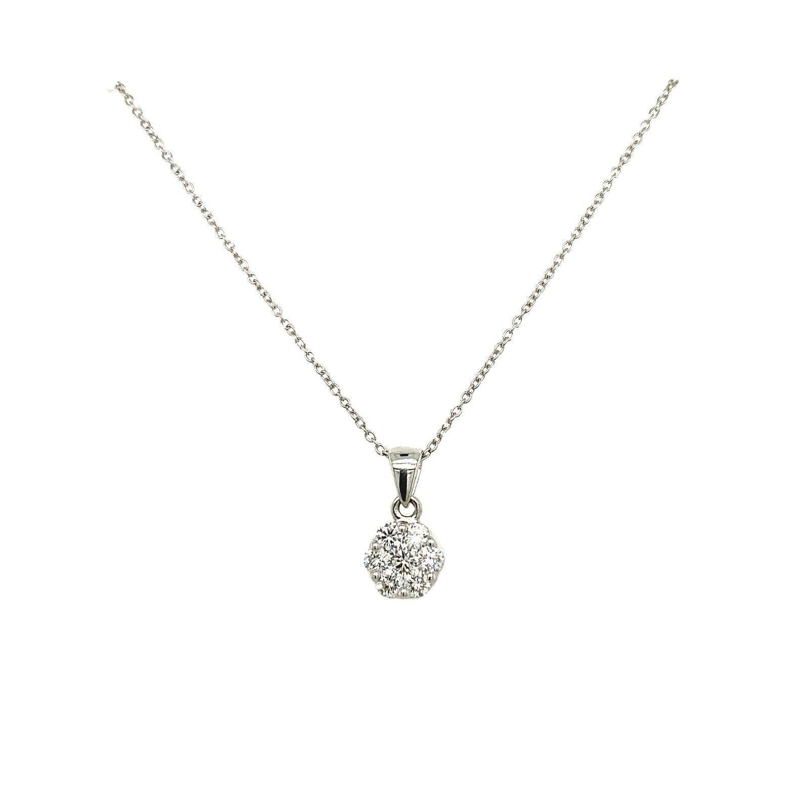 Eblouissant et charmant, ce magnifique pendentif en diamant est serti d'une grappe de diamants ronds de 0,25ct F/VS en platine. Le pendentif est suspendu à une chaîne en platine mesurant 16 pouces.

Informations supplémentaires :
Longueur de