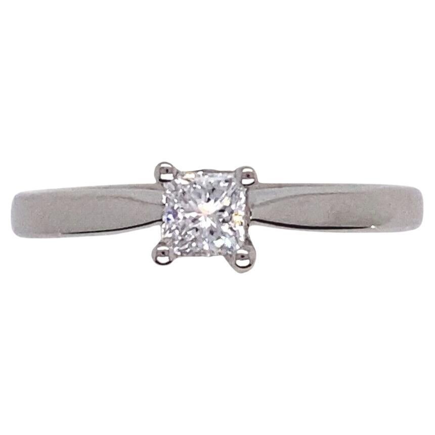 0.25ct F/VS1 Classic Princess Cut Solitaire Diamond Ring Set in Platinum For Sale