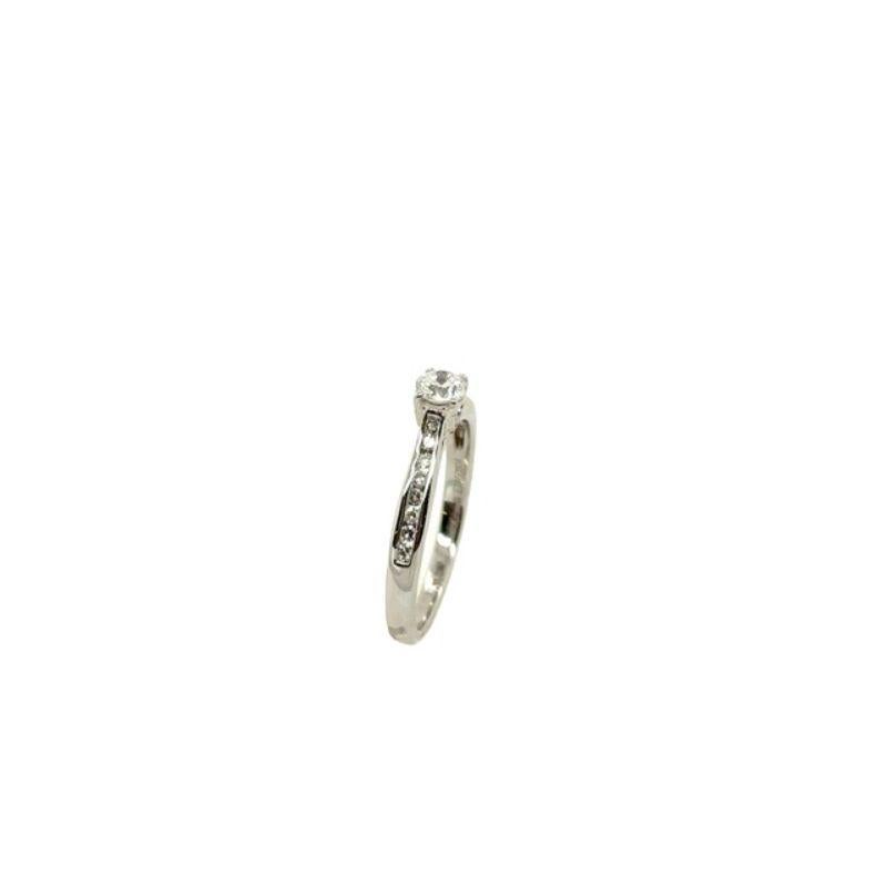 Taille ronde Bague solitaire avec diamant certifié IGI de 0,25 carat en or blanc 18 carats en vente