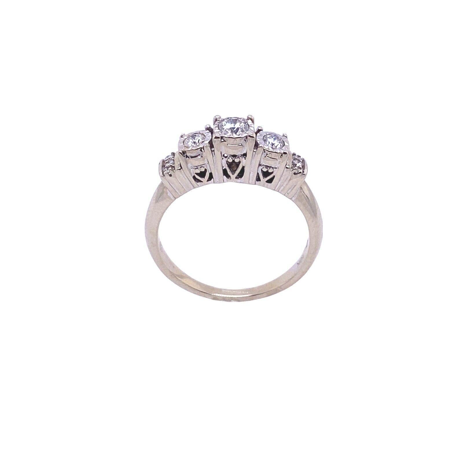 Illusion Set 3 Stone Diamond Ring Set With 0.25ct Of Round Diamonds In 10ct Gold

This illusion set 3 stone diamond ring is set with 0.25ct of Round Brilliant Cut Diamonds in a 10ct White Gold setting

Additional Information: 
Total Diamond Weight: