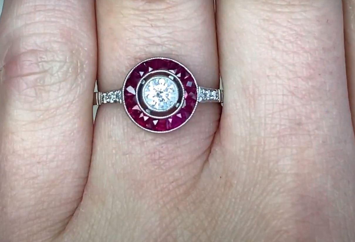 Taille ronde Bague de fiançailles avec un diamant rond de taille brillant de 0.25ct, couleur I, halo de rubis, platine