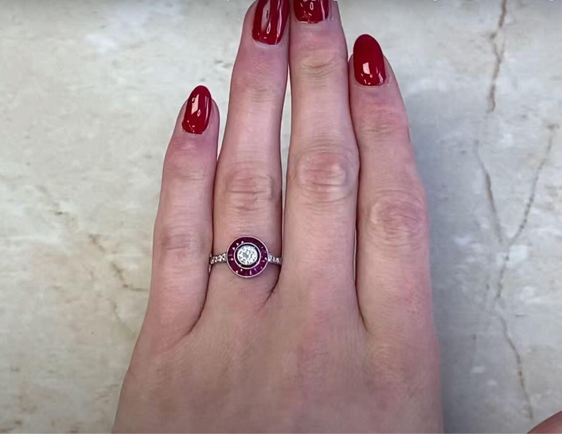 Bague de fiançailles avec un diamant rond de taille brillant de 0.25ct, couleur I, halo de rubis, platine 3