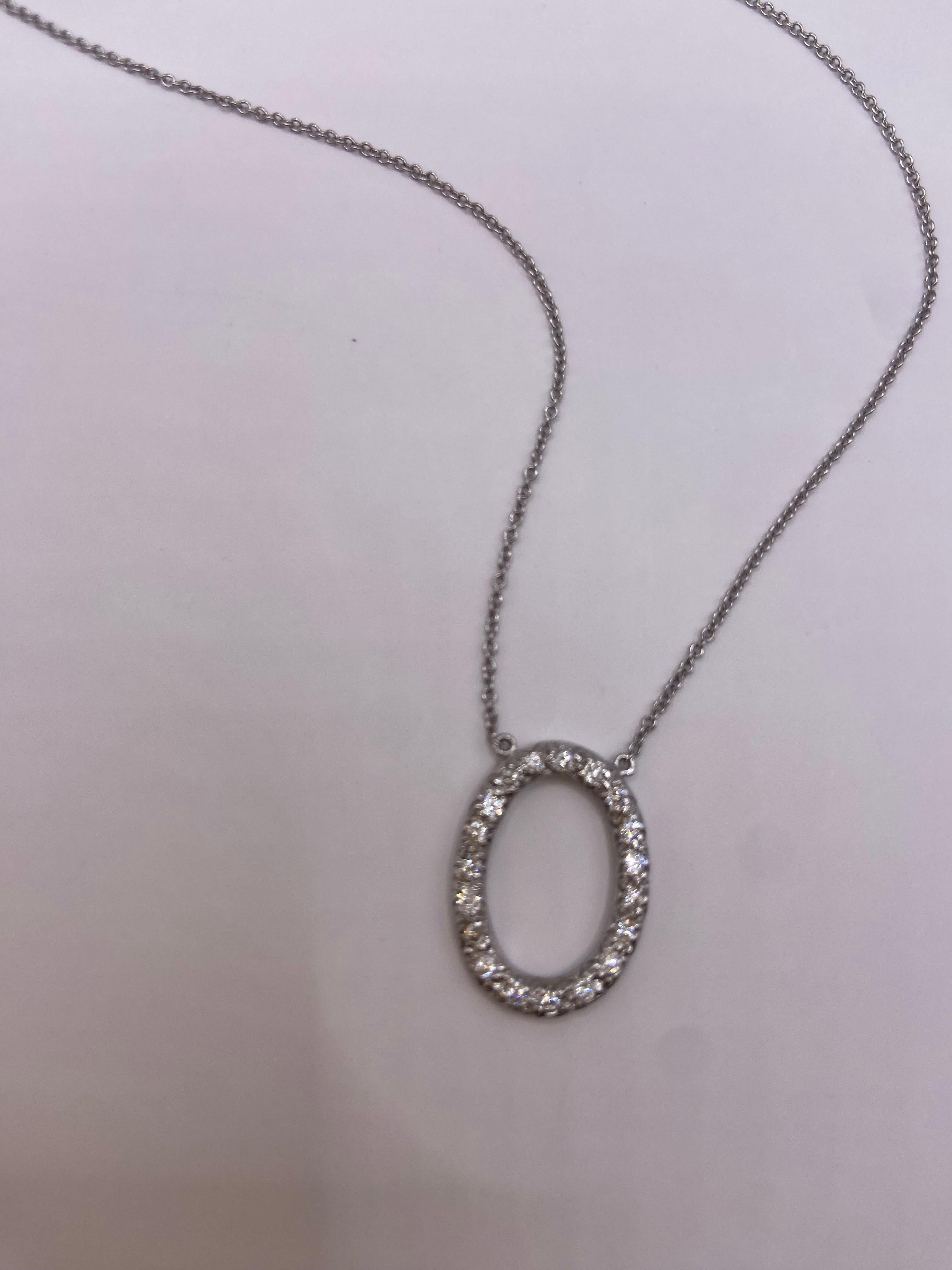 Women's or Men's 0.25ct Round Diamond Oval Pendant in 18KT White Gold For Sale