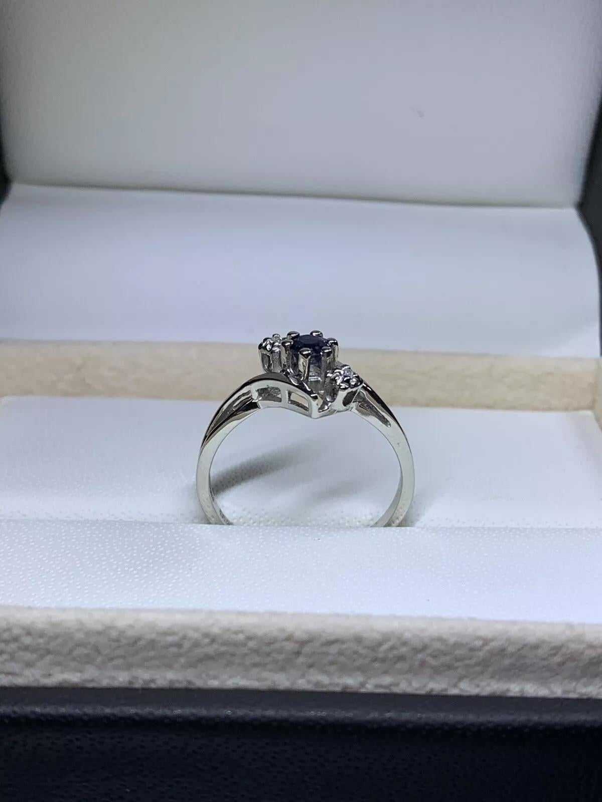 da uomo o donna Anello di fidanzamento con diamante zaffiro da 0,25 carati in oro bianco 10 carati in vendita