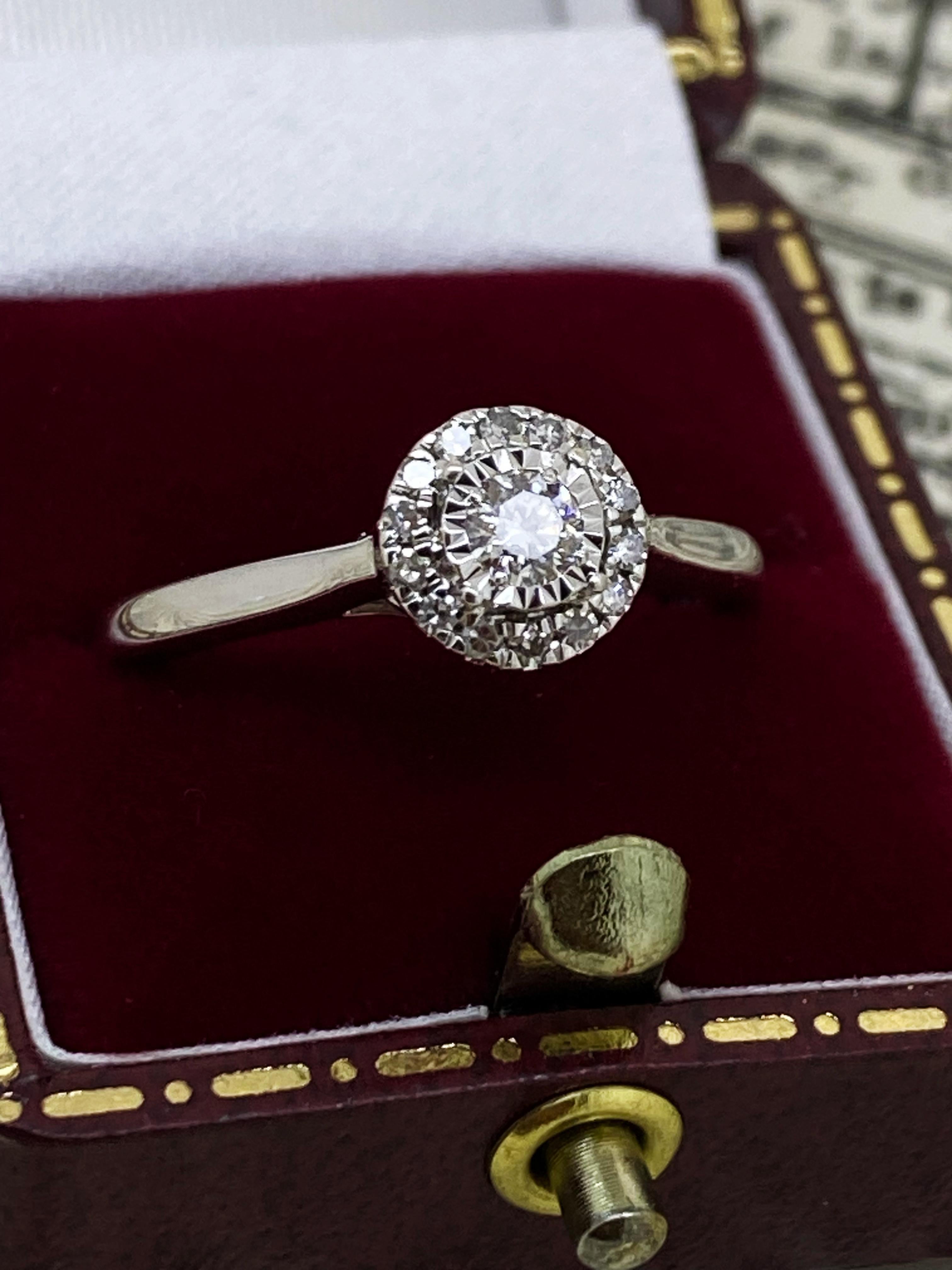 Bague de fiançailles solitaire avec accents en diamant 0,25 carat en or 10 carats de M. Hill. Excellent état - En vente à MELBOURNE, AU