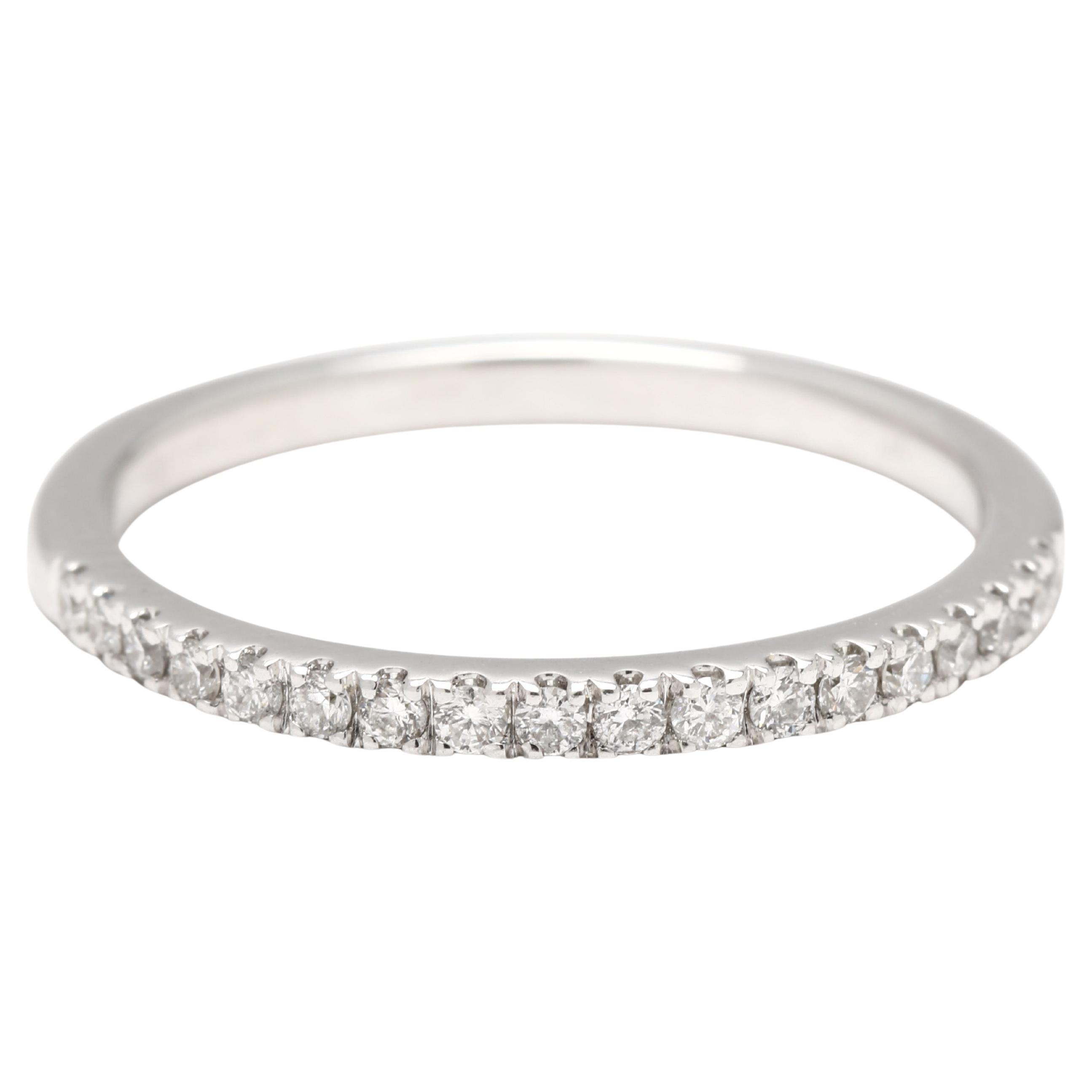 Anillo con banda fina de diamantes de 0,25 ctw, oro blanco de 14k, tamaño del anillo 6,75 en venta