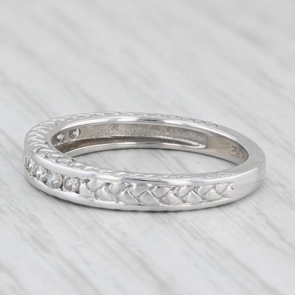 Gemstone Information:
- Natural Diamonds -
Total Carats - 0.25ctw
Cut - Round Brilliant
Color - H - I
Clarity - SI2 - I1

Metal: 14k White Gold
Weight: 3.5 Grams 
Stamps: 14k
Face Height: 3.5 mm 
Rise Above Finger: 2.6 mm
Band / Shank Width: 2.7
