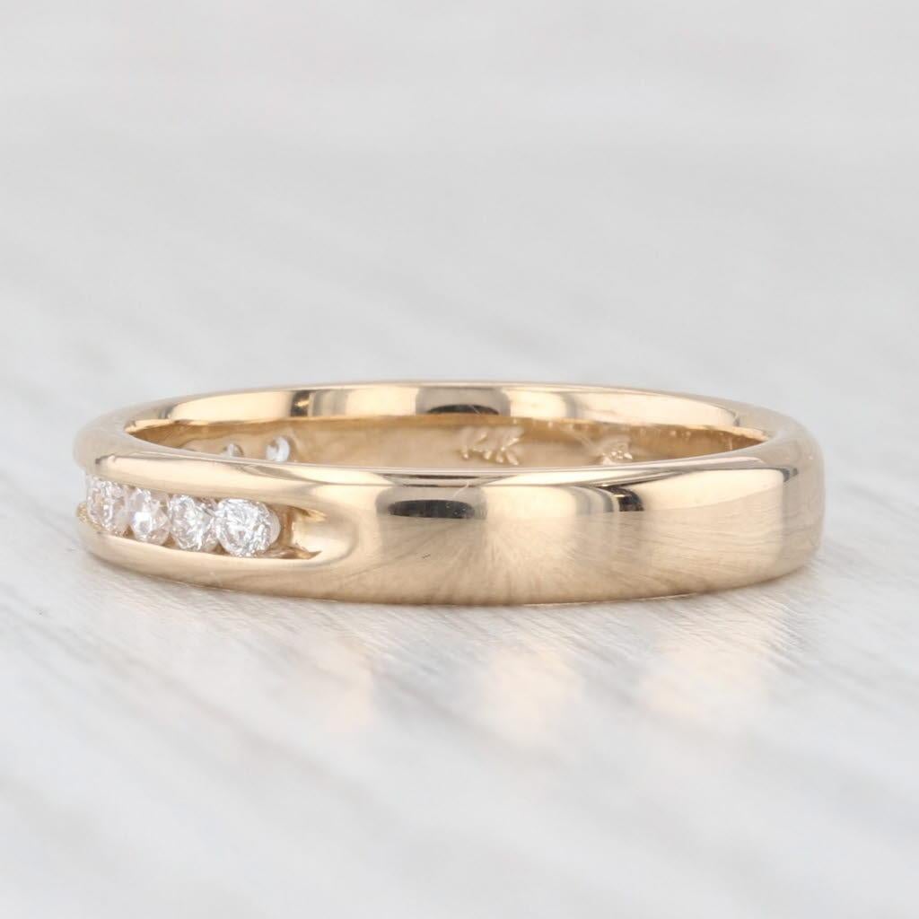 Gemstone Information:
- Natural Diamonds -
Total Carats - 0.25ctw
Cut - Round Brilliant
Color - G - H
Clarity - SI2 - I1

Metal: 14k Yellow Gold
Weight: 3.3 Grams 
Stamps: 14k
Face Height: 3.4 mm 
Rise Above Finger: 1.7 mm
Band / Shank Width: 3.6