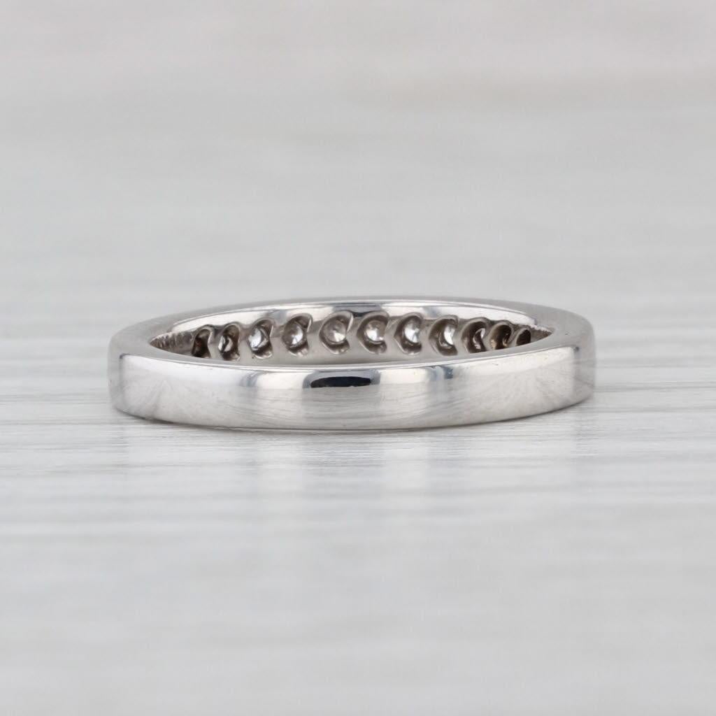 Taglio rotondo Fascia nuziale con diamante da 0,25 ct. in oro bianco 18 carati, misura 4,75 Anello anniversario impilabile in vendita