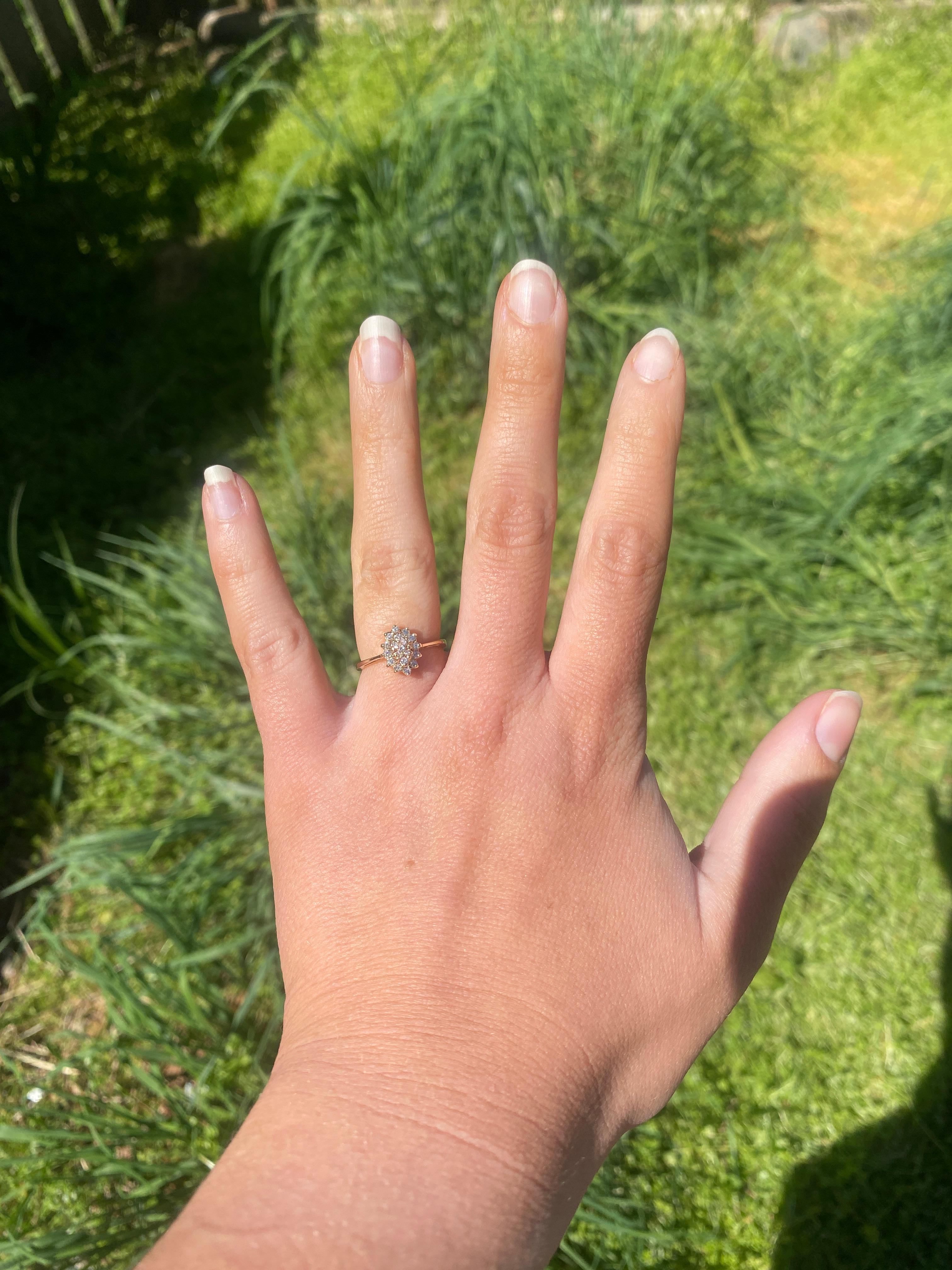 Bague navette en or jaune 14 carats avec petit diamant de 0,25 carat, taille de bague 6, grappe de diamants en vente 1