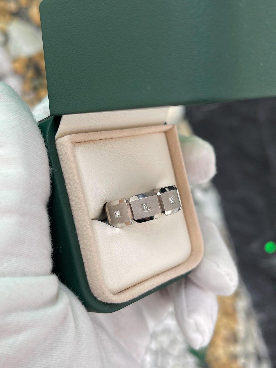 Taglio princess Anello nuziale in palladio da uomo con castone di diamanti con taglio a principessa da 0,25tcw in vendita