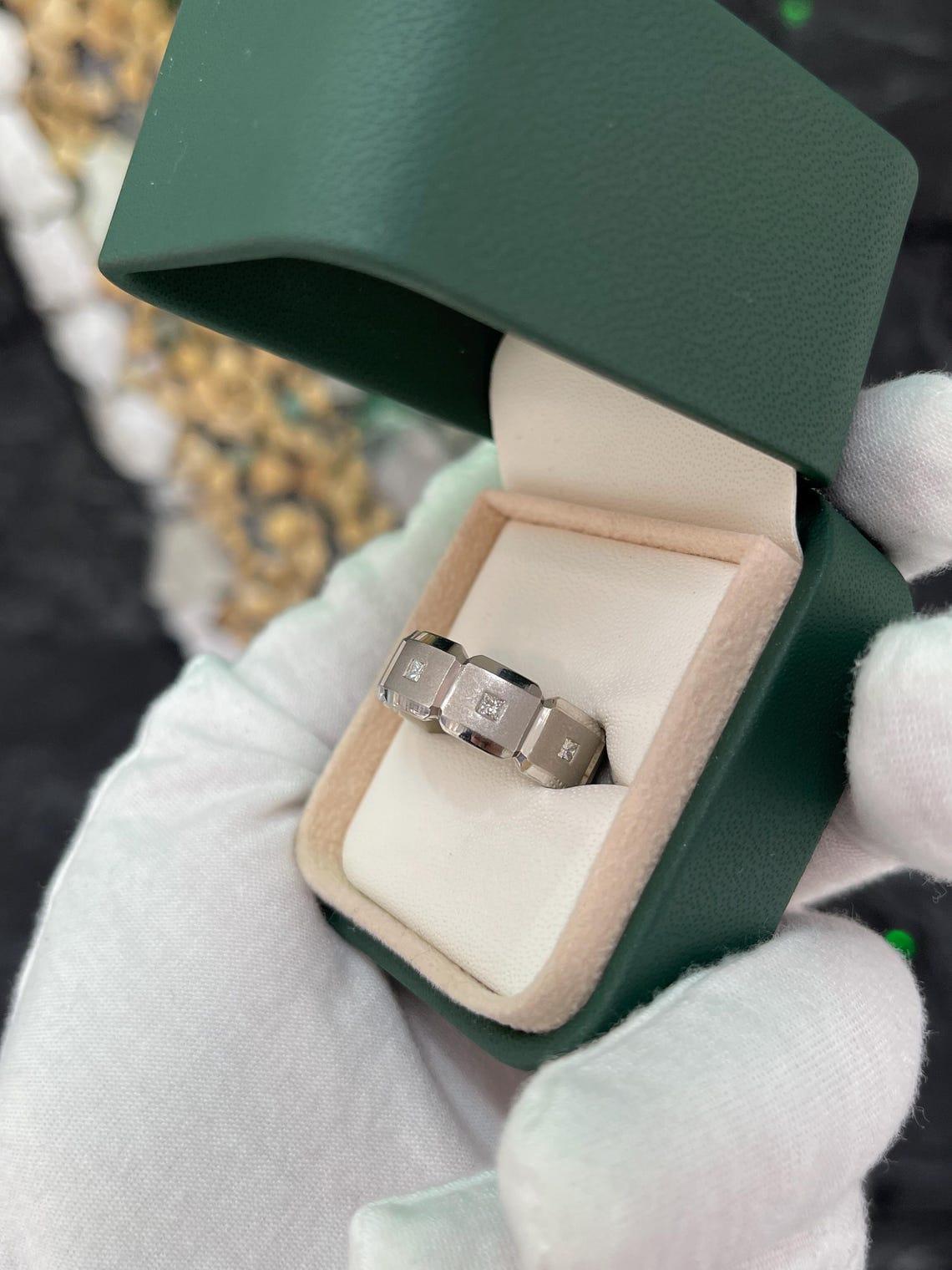 Anello nuziale in palladio da uomo con castone di diamanti con taglio a principessa da 0,25tcw In condizioni Nuovo in vendita a Jupiter, FL