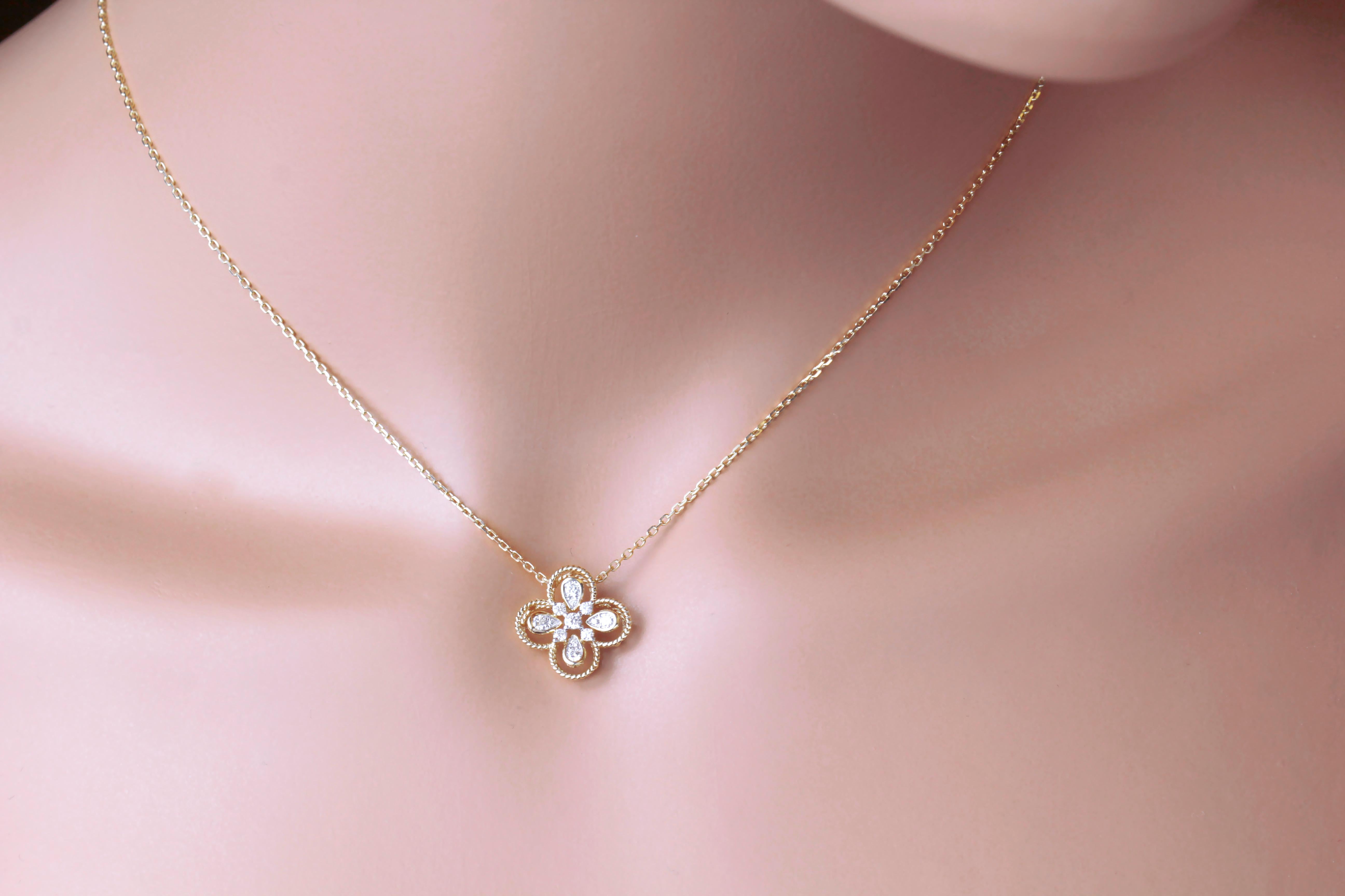 Round Cut 0.26 Carat Clover Flower Diamond Pendant in 14k Yellow Gold ref2210 For Sale