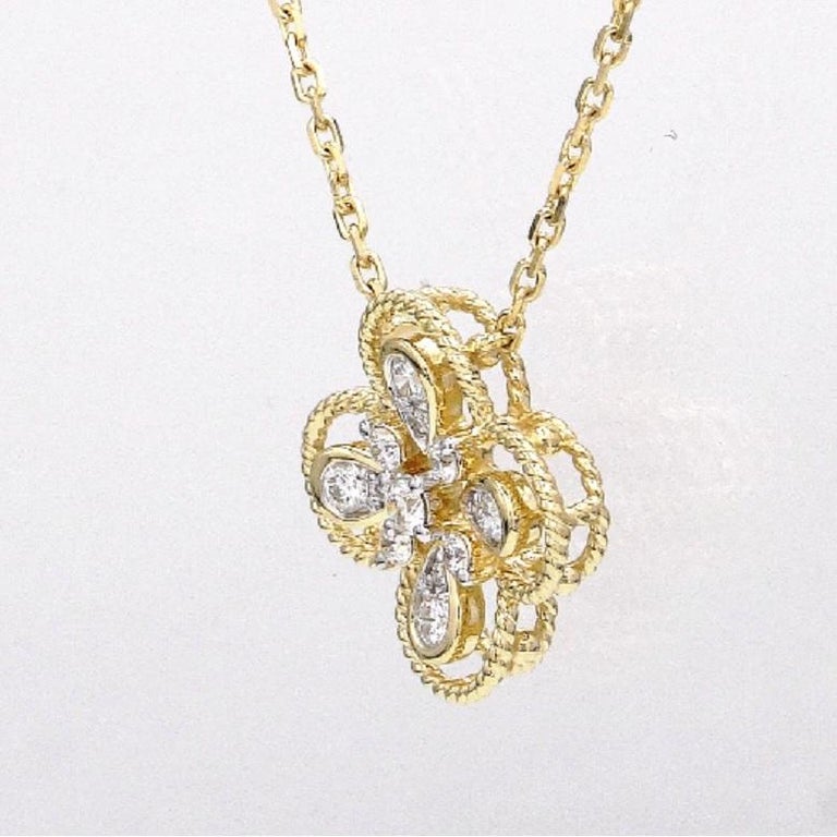 0.26 Carat Clover Flower Diamond Pendant in 14k Yellow Gold In New Condition For Sale In New York, NY