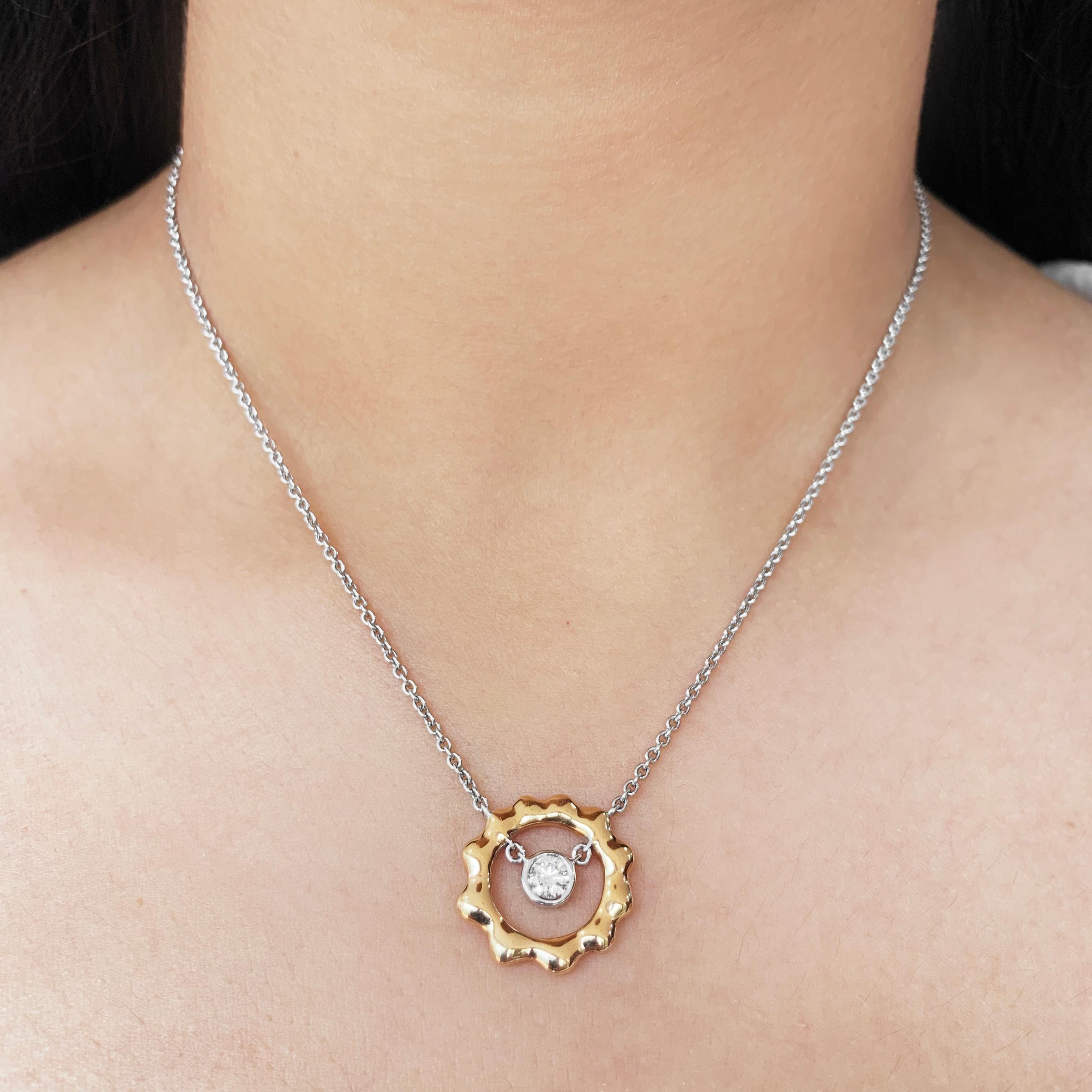 Contemporary 0.26 Carat Diamond 18 Karat Rose White Gold Pendant Necklace For Sale