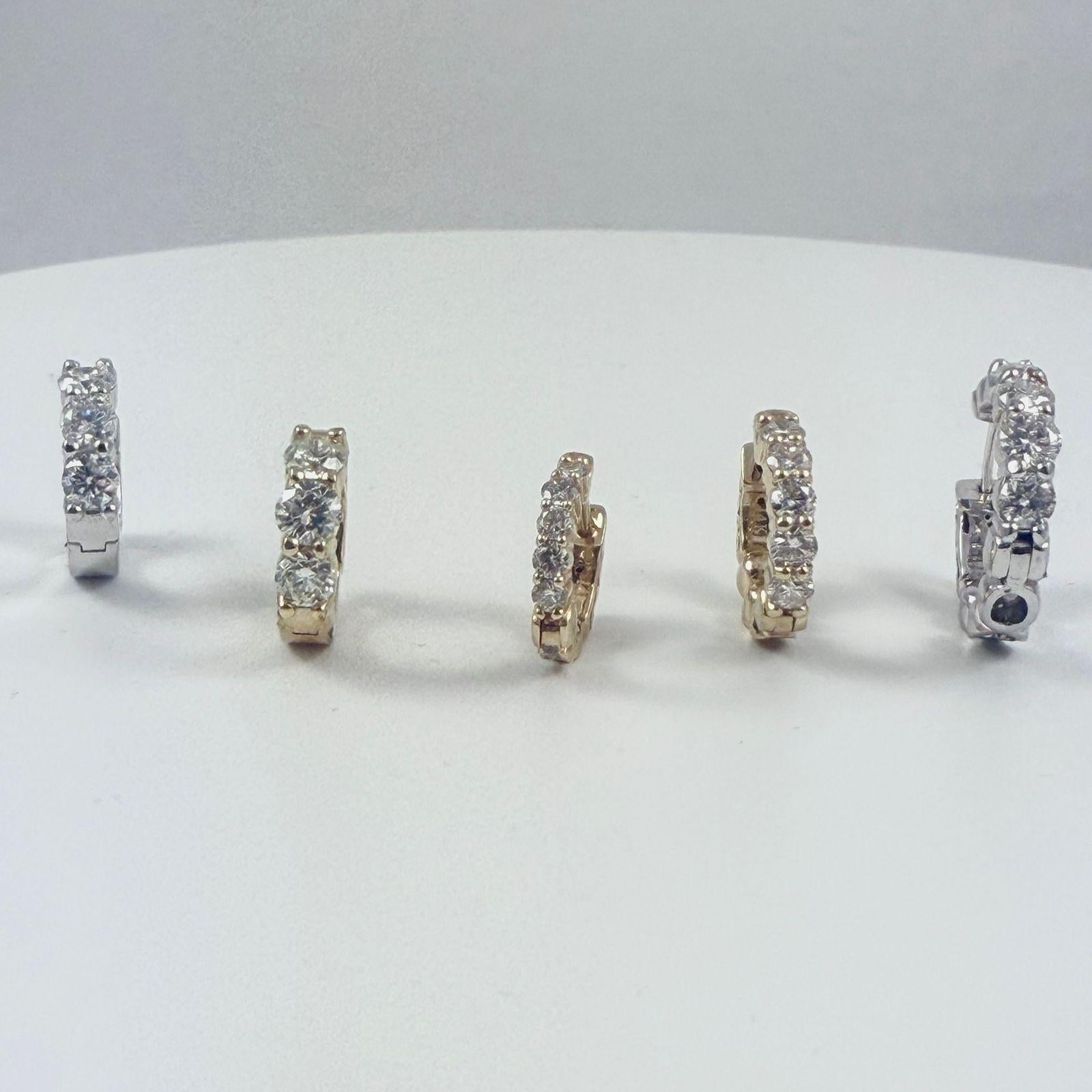 Orecchini Huggie con diamante da 0,26 carati in oro bianco 14K in vendita 10