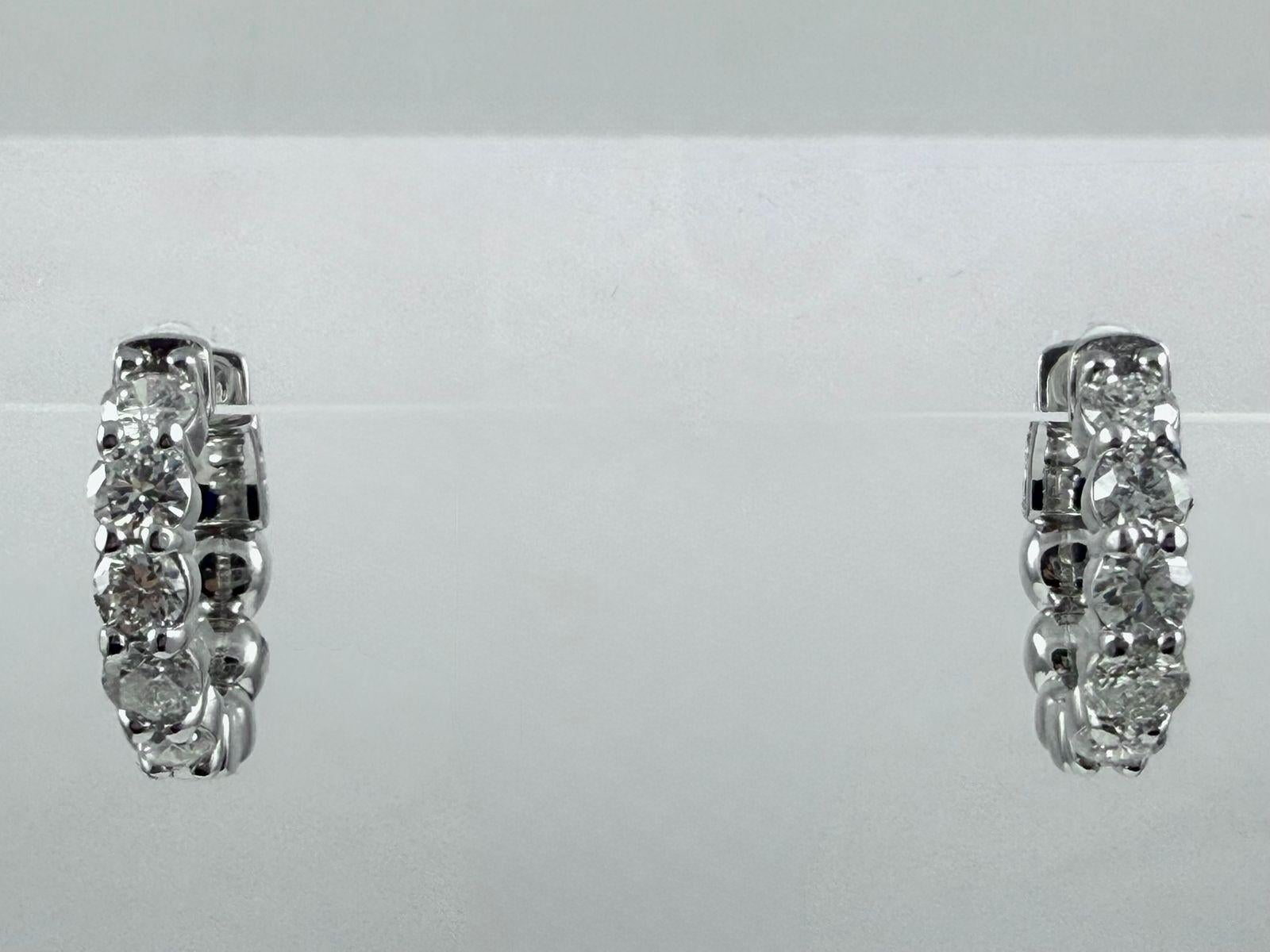 Boucles d'oreilles Huggie en or jaune 14K avec diamant de 0,26 carat en vente 5
