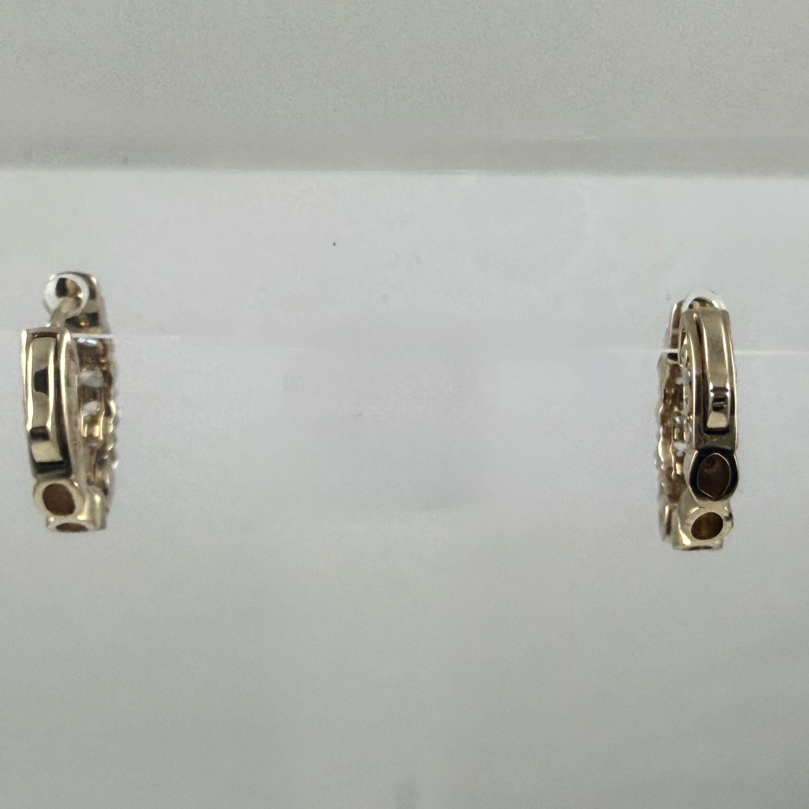 Boucles d'oreilles Huggie en or jaune 14K avec diamant de 0,26 carat en vente 9