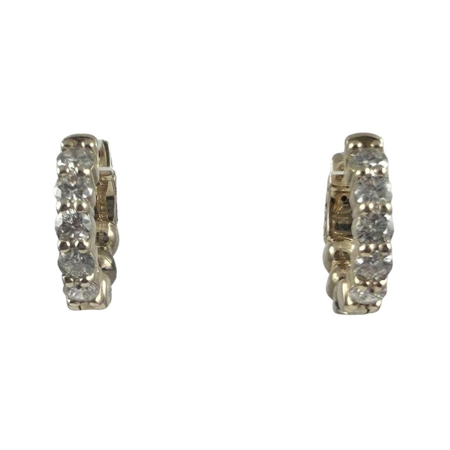 Boucles d'oreilles Huggie en or jaune 14K avec diamant de 0,26 carat