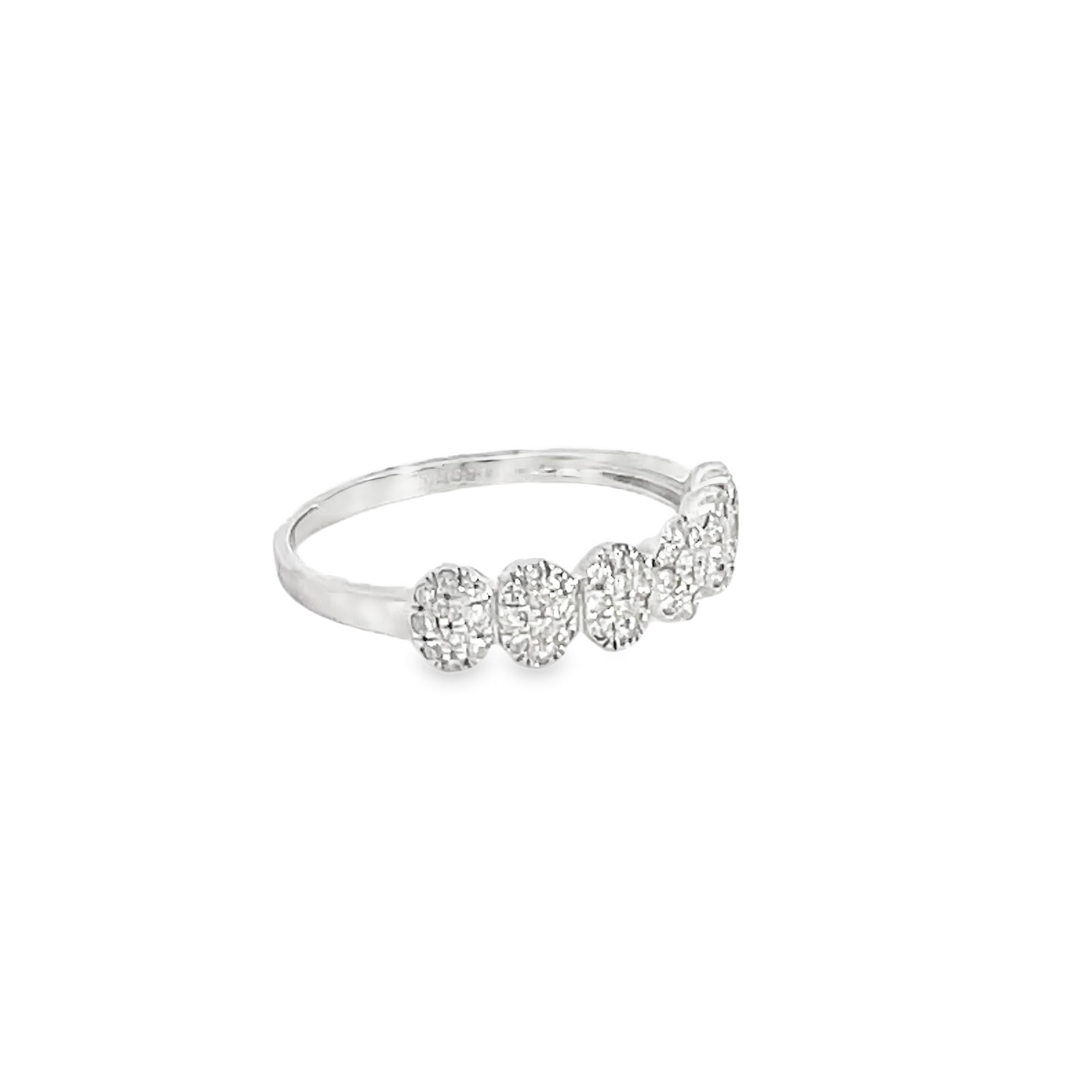 0.26 Carat Diamond Oval Cluster Fashion Ring In New Condition For Sale In Great Neck, NY