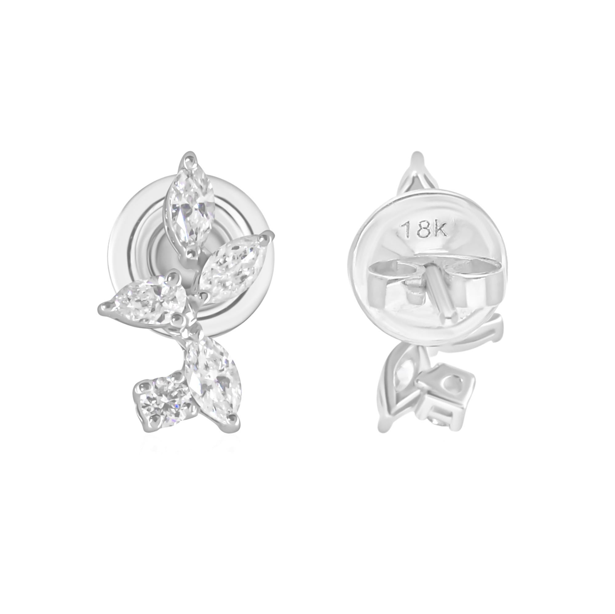 Coulées dans de l'or 18 carats, ces boucles d'oreilles exquises sont serties de 0,26 carats de diamants étincelants.

Suivez la vitrine de Spectrum Jewels pour découvrir la dernière collection et les pièces exclusives. Spectrum Jewels est fièrement