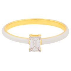 0,26 Karat Solitär Smaragdschliff Diamant Band Ring Weiß Emaille 18k Gelbgold