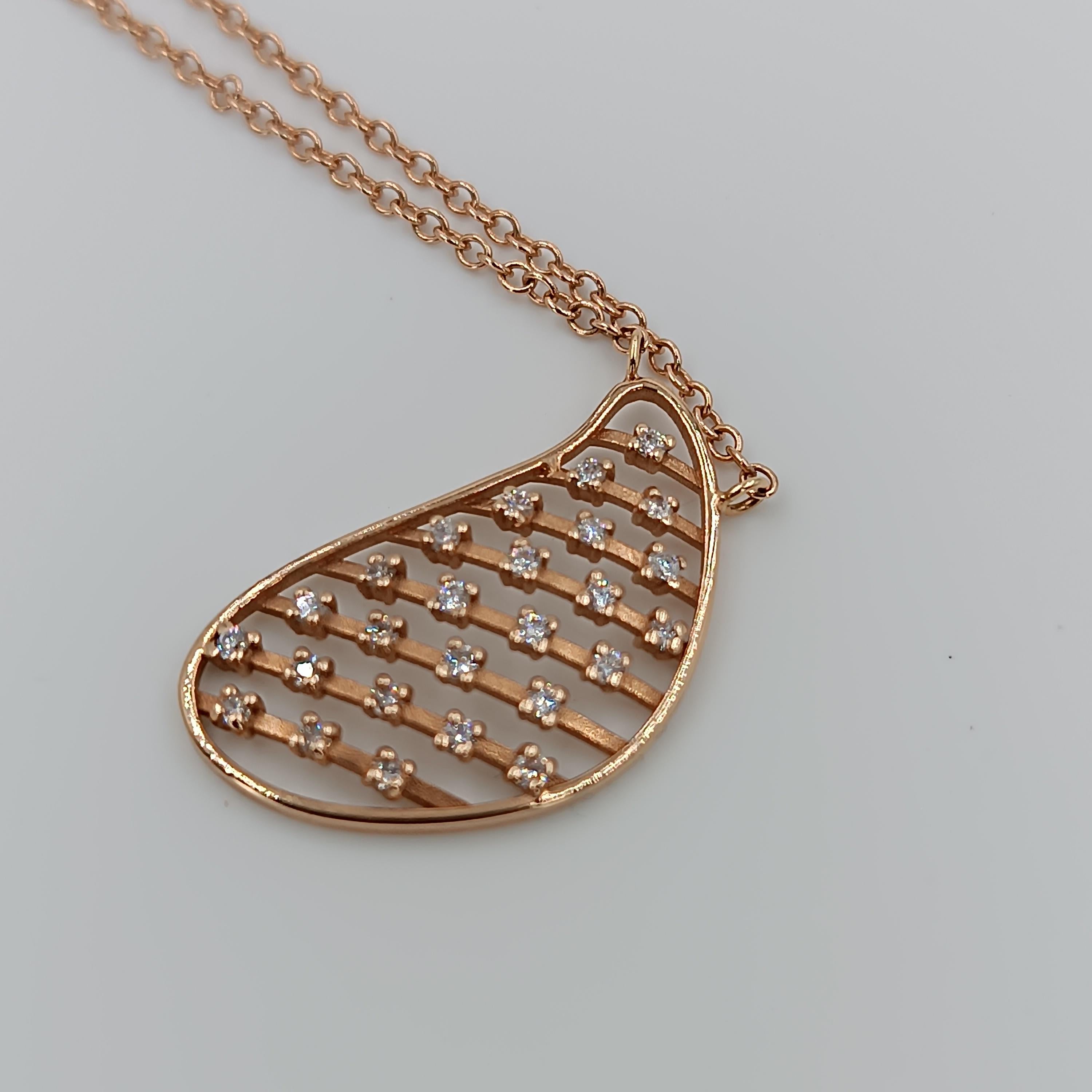This wonderful Leo Milano necklacefrom our Palestro  collection shows in every detail a very complicate yet perfectly done workmanship. The necklace is in 18 carat Rose gold .The necklace weight 4.26 grams,the lenght is 42 centimeters the total