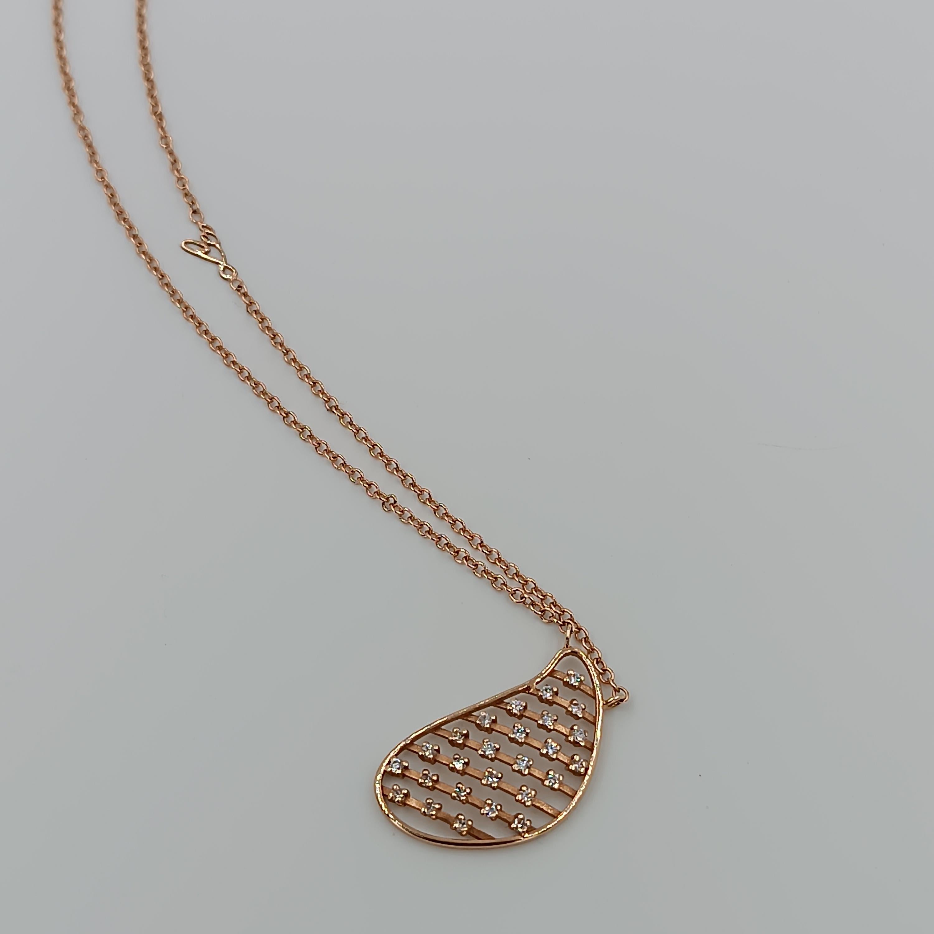 Contemporary 0.26 Carat Vs G Diamonds on 18 Carat Rose Gold necklace For Sale