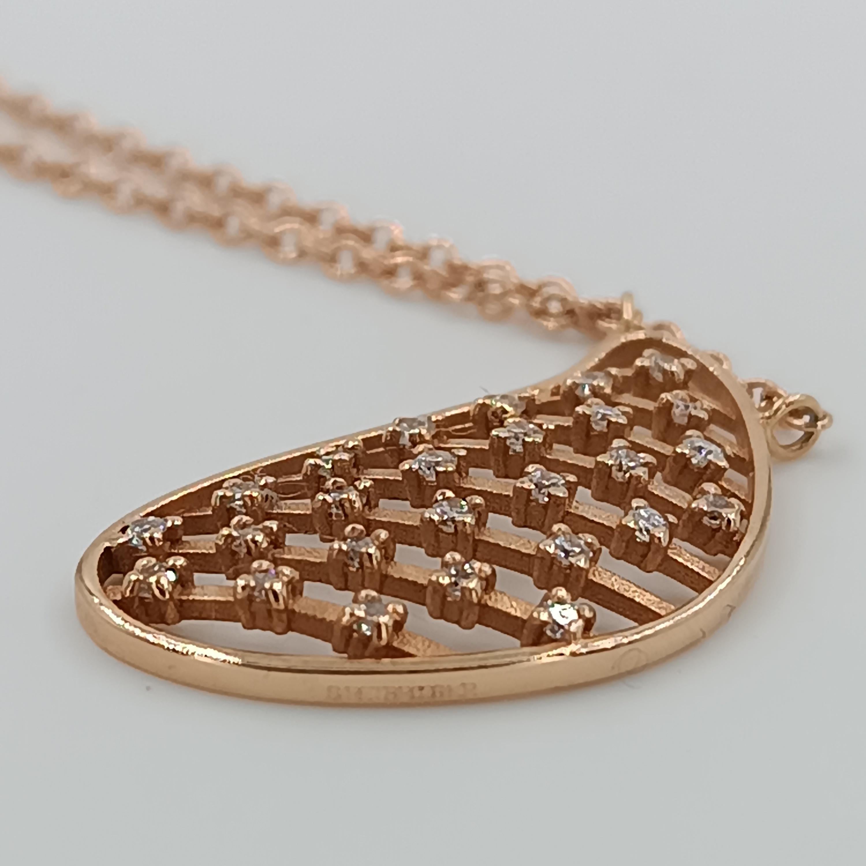 Brilliant Cut 0.26 Carat Vs G Diamonds on 18 Carat Rose Gold necklace For Sale