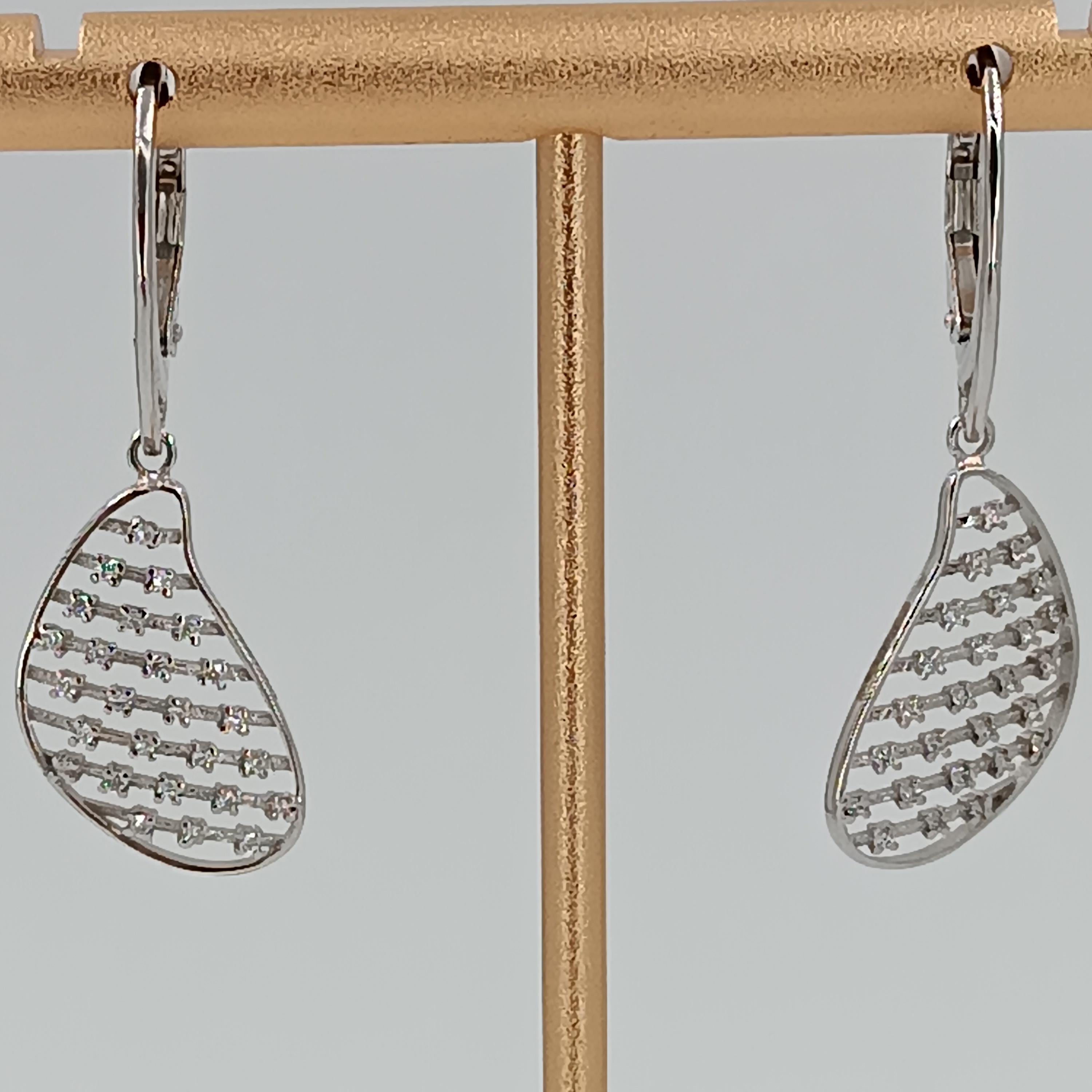 This wonderful Leo Milano earrings from our Palestro  collection shows in every detail a very complicate yet perfectly done workmanship. The earrings are in 18 carat white gold .The earrings weight 3.40 grams the total diamonds  are  0.26 carats.